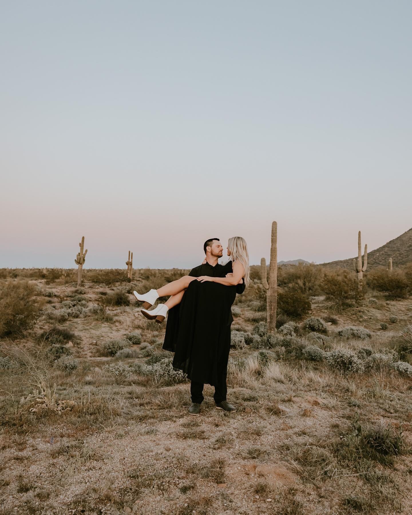 I will forever be in love with the desert and these photos!

&bull;
&bull;
&bull;
#arizonaphotographer #azphotographer #mesaphotographer #couplesphotography #couplesphotographysession #azcouplesphotographer #azportraitphotographer #phoenixphotographe