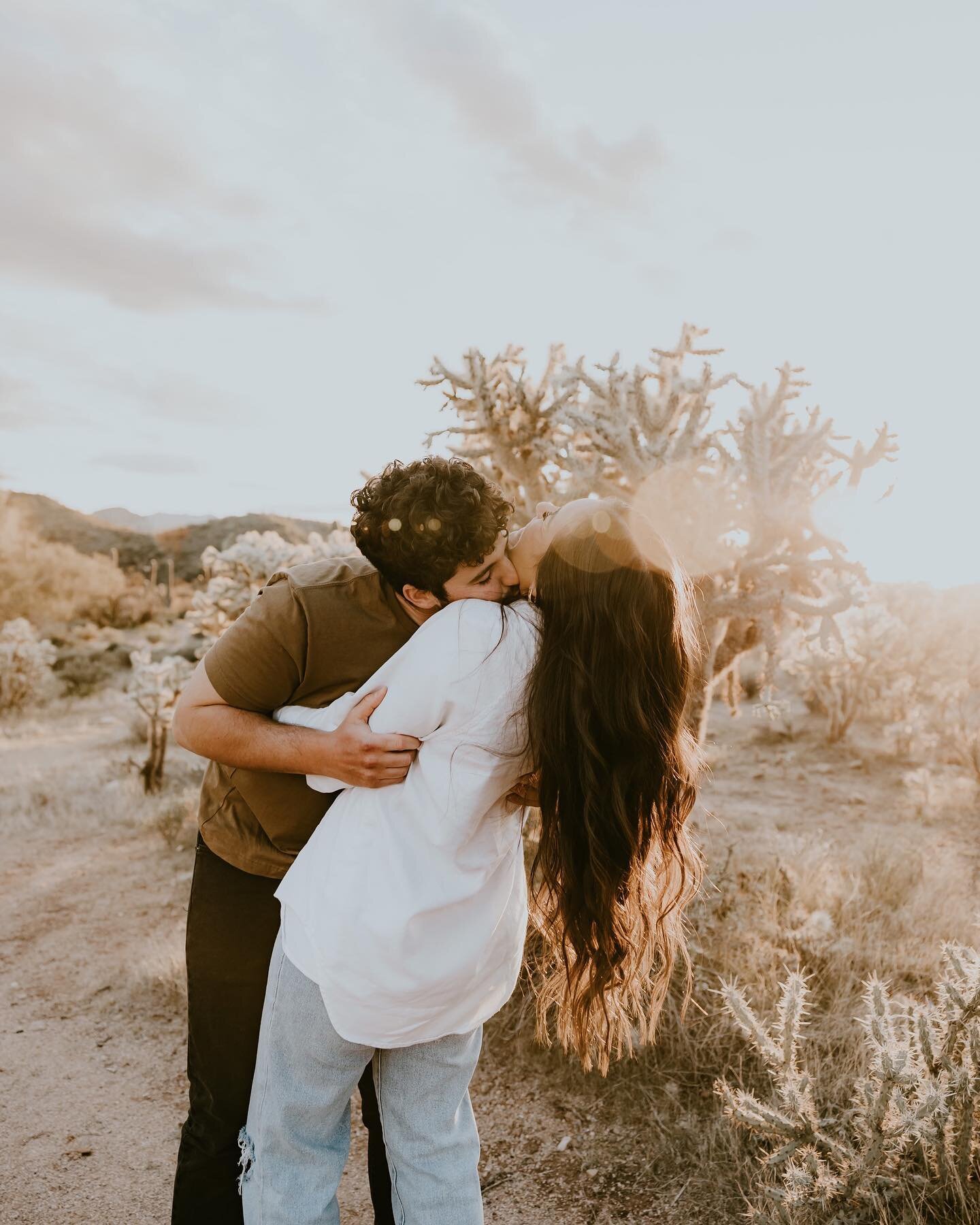 I&rsquo;m in love with sun flares and these pics!🤩

&bull;
&bull;
&bull;
#couplesphotography #couplesphotoshoot #couplesphotographer #couplegoals #arizonaphotographer #azphotographer #mesaphotographer #phoenixphotographer #gilbertphotographer #scott