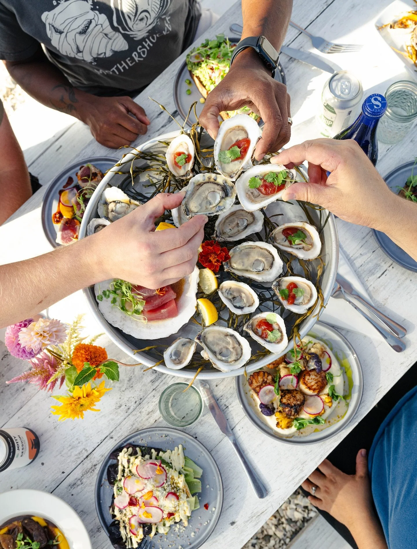 🦪 Monday blues don&rsquo;t stand a chance: $1 Oysters all day long! 

📸 @carlinsvision 

#mondayraw #shuckyeah #damnthatsdelish #fromfarmtotable #farmtotablenj #barnegatnj #chefpablotoxqui #hautefeast
