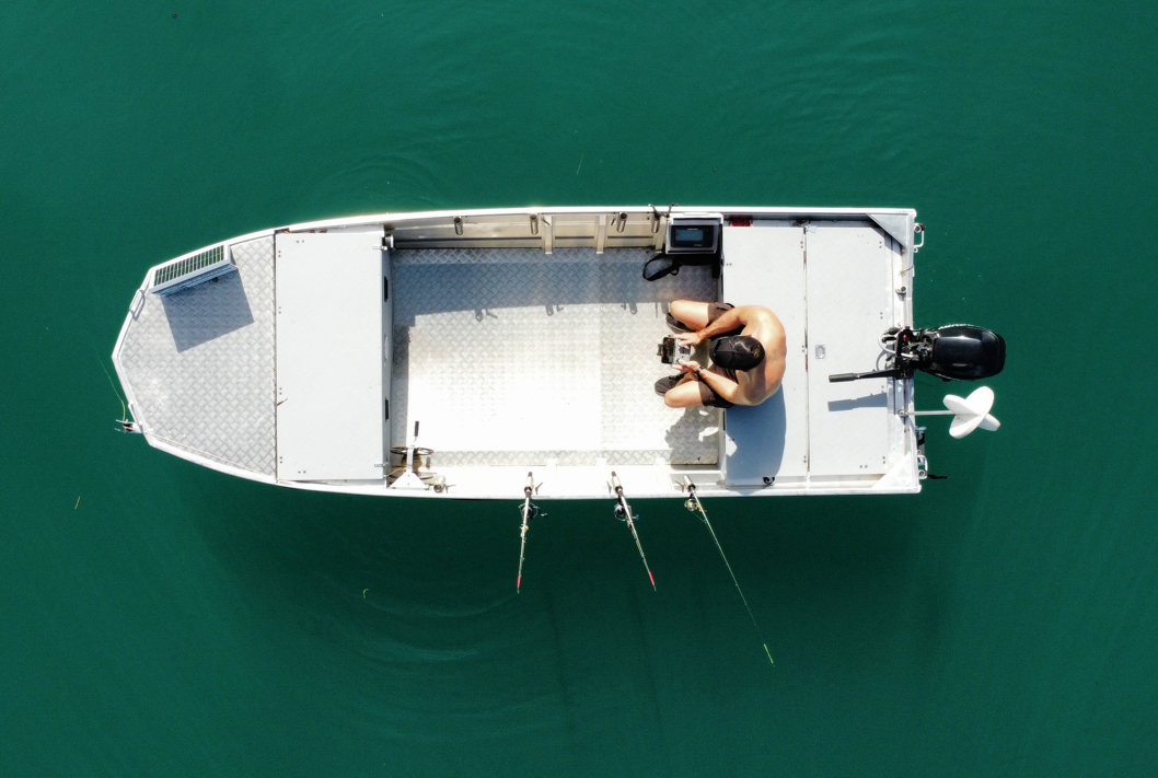 ischerboot mieten Thunersee, Mietboot Thunersee, Bootsvermietung Schweiz, Anglerboot Thunersee, Freizeitboot Berner Oberland, Bootsausflug Thunersee.