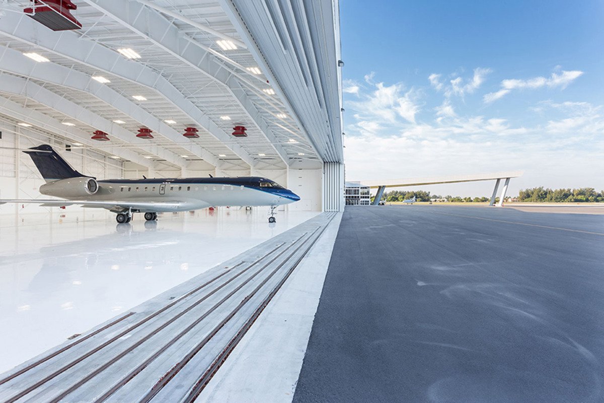 02-hangar-and-canopy.jpg