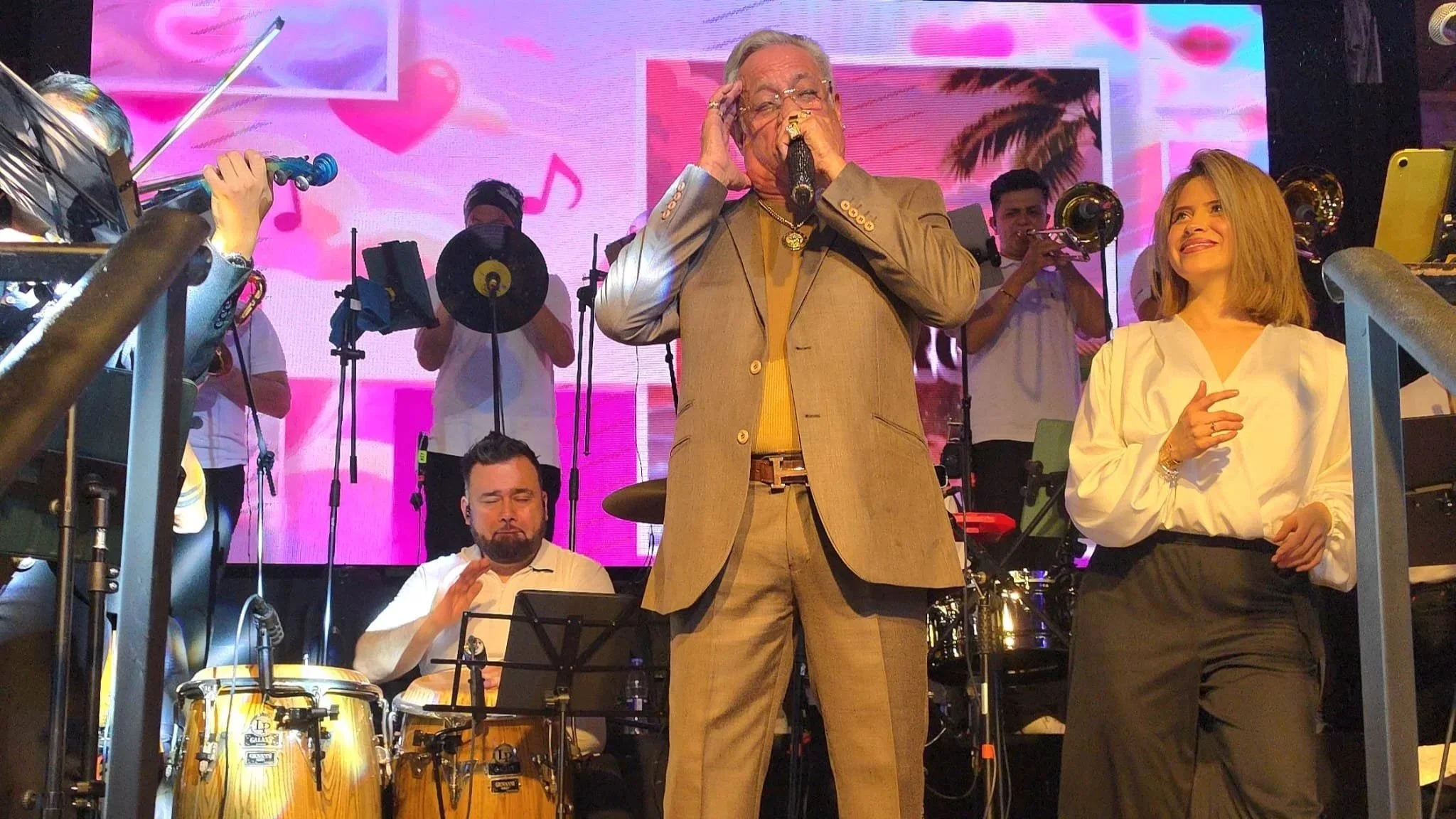 Éxito rotundo “noche de El Sol” con Pedro Arroyo en Bogotá