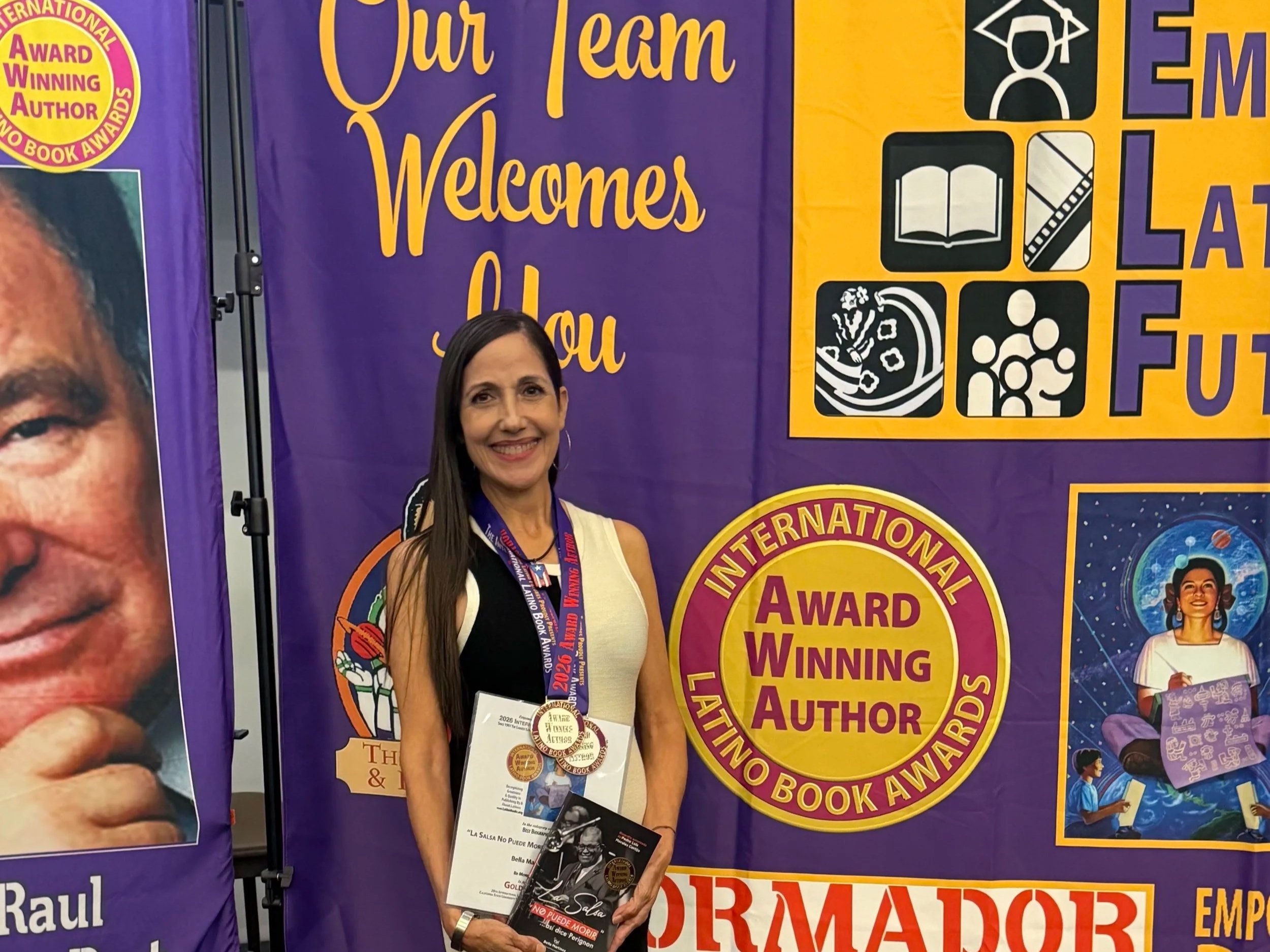 La escritora Bella Martínez recibió varios premios en la 28va edición de los International Latino Book Awards