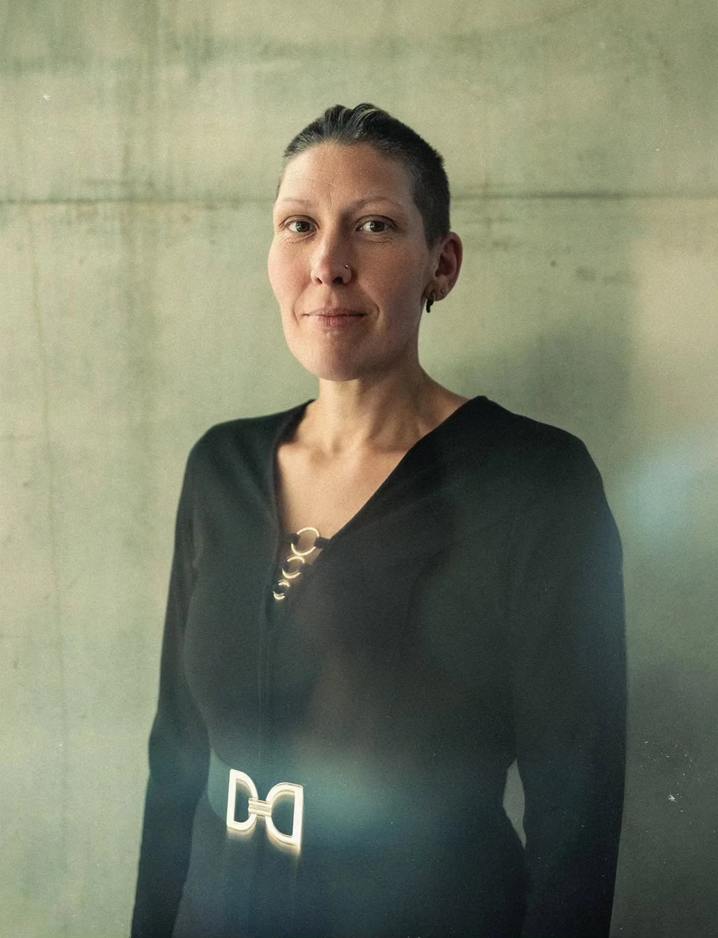 B&auml;ndimme basisti Mari Vainikainen on vastuussa matalien soittotaajuuksien lis&auml;ksi my&ouml;s stemmalauluista. 🎸❤️

Mari haaveilee avantoon uskaltautumisesta ja pelk&auml;&auml; ep&auml;onnistumista. 🥶

Vapaa-aikaa Mari viett&auml;&auml; ko