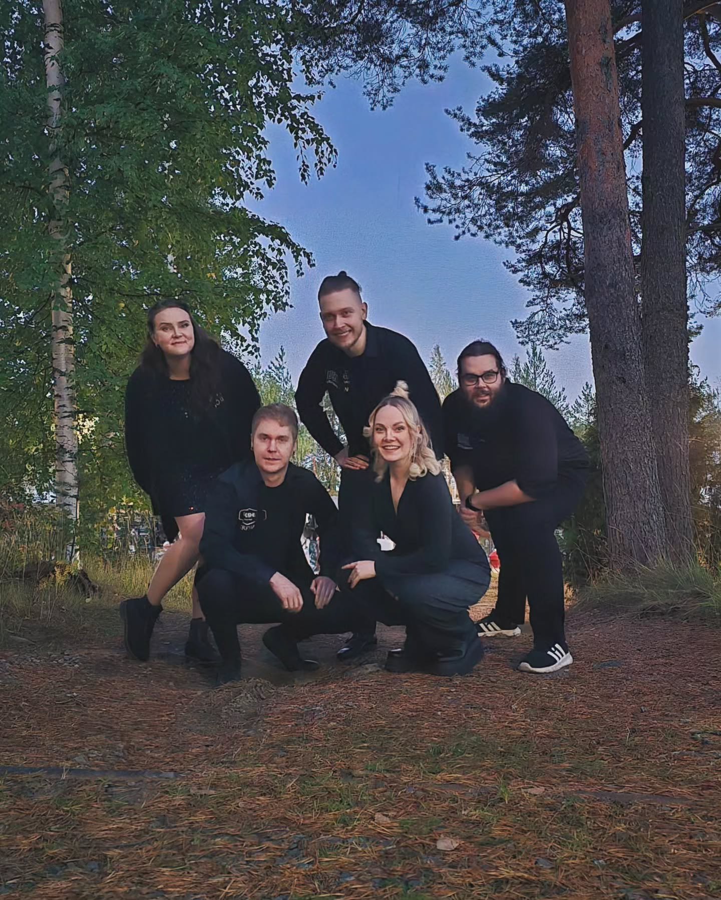 Onnea @seikkailukeskus 25v! 🎉✨️

Eilen juhlittiin ja tanssittiin Pirttiniemen huvilalla, ja oli muuten eniten ilmapalloja tanssilattialla hetkeen. 🎈🎈

Kiitos! Oli herkullista ruokaa ja meist&auml; pidettiin kyll&auml; hyv&auml;&auml; huolta. 🌭🥂
