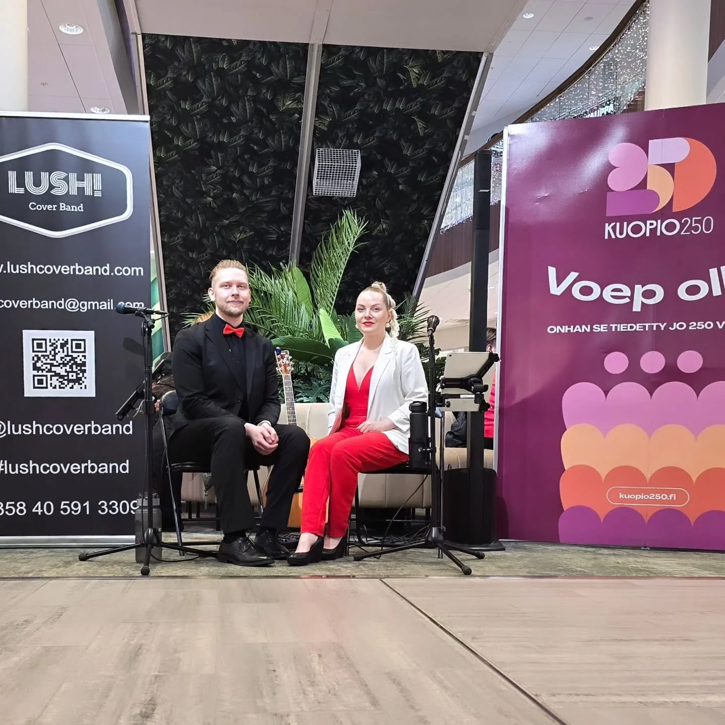 Kiitos @matkus_shopping_center Joulu saapuu Matkukseen -tapahtumasta.🎄🎉

Meill&auml; oli kunnia soittaa tunnelmallista taustamusiikkia Kuopion 250-vuotisjuhlakahveilla. ☕️ Ja oli muuten hyv&auml;&auml; Truben kakkua. 🎂

Loppuviikosta keikkaillaank