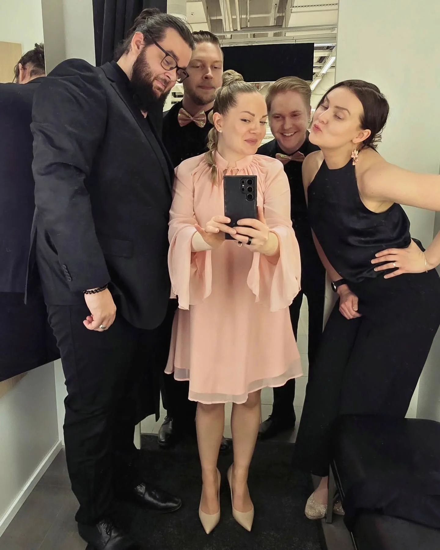 Onnea @sokoskuopio 60v! 💙

Eilen juhlittiin isosti, oli kyll&auml; upea ilta! 🥂

Kiitos my&ouml;s yhteisty&ouml;st&auml; @akotiranta @johannasoilu ja @fashionunit.fi ✨️🫶🏽