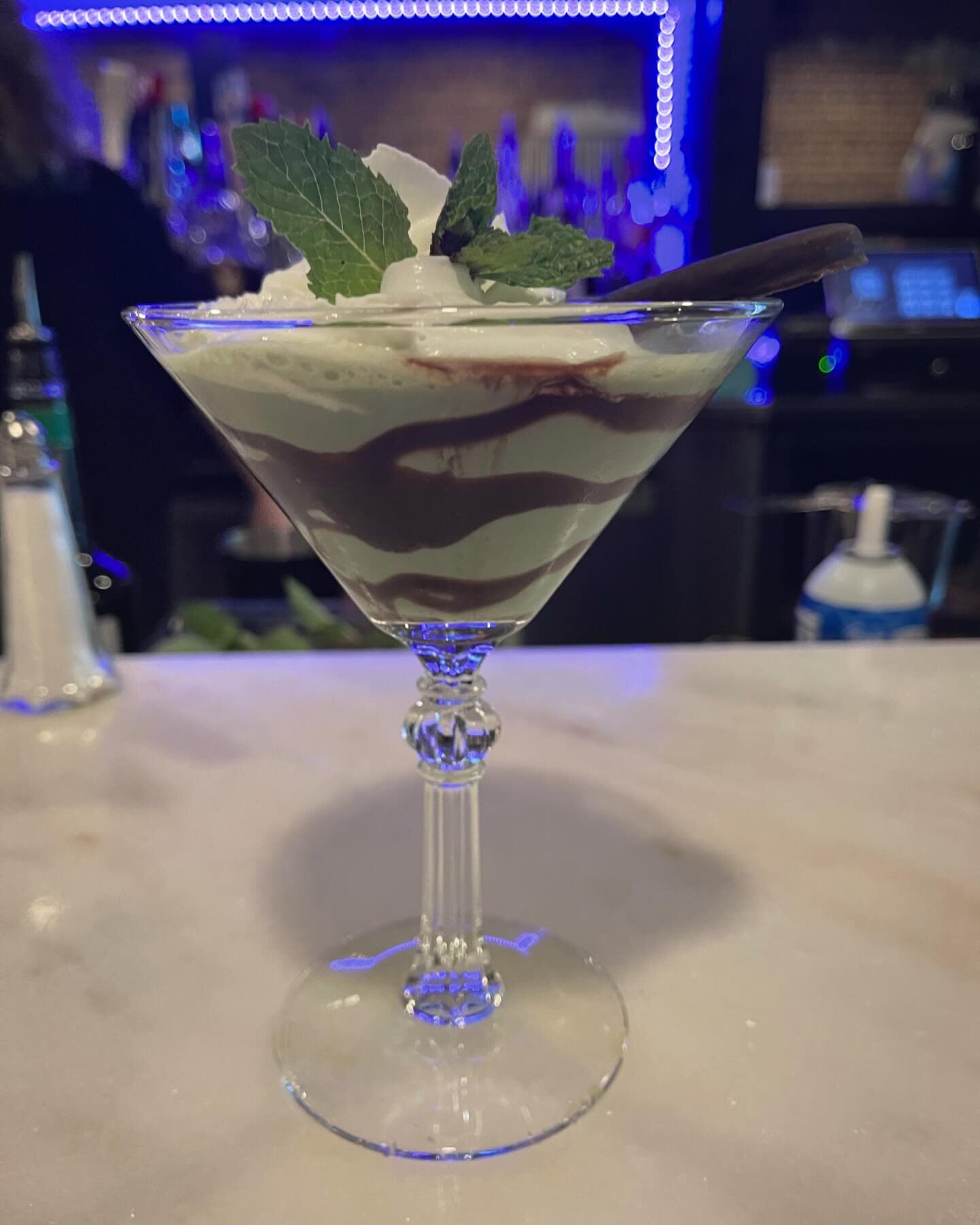Come try a Thin Mint Martini and enjoy some free, live music from Eric Woods after Wine Down! #thebuzzardsroostms
