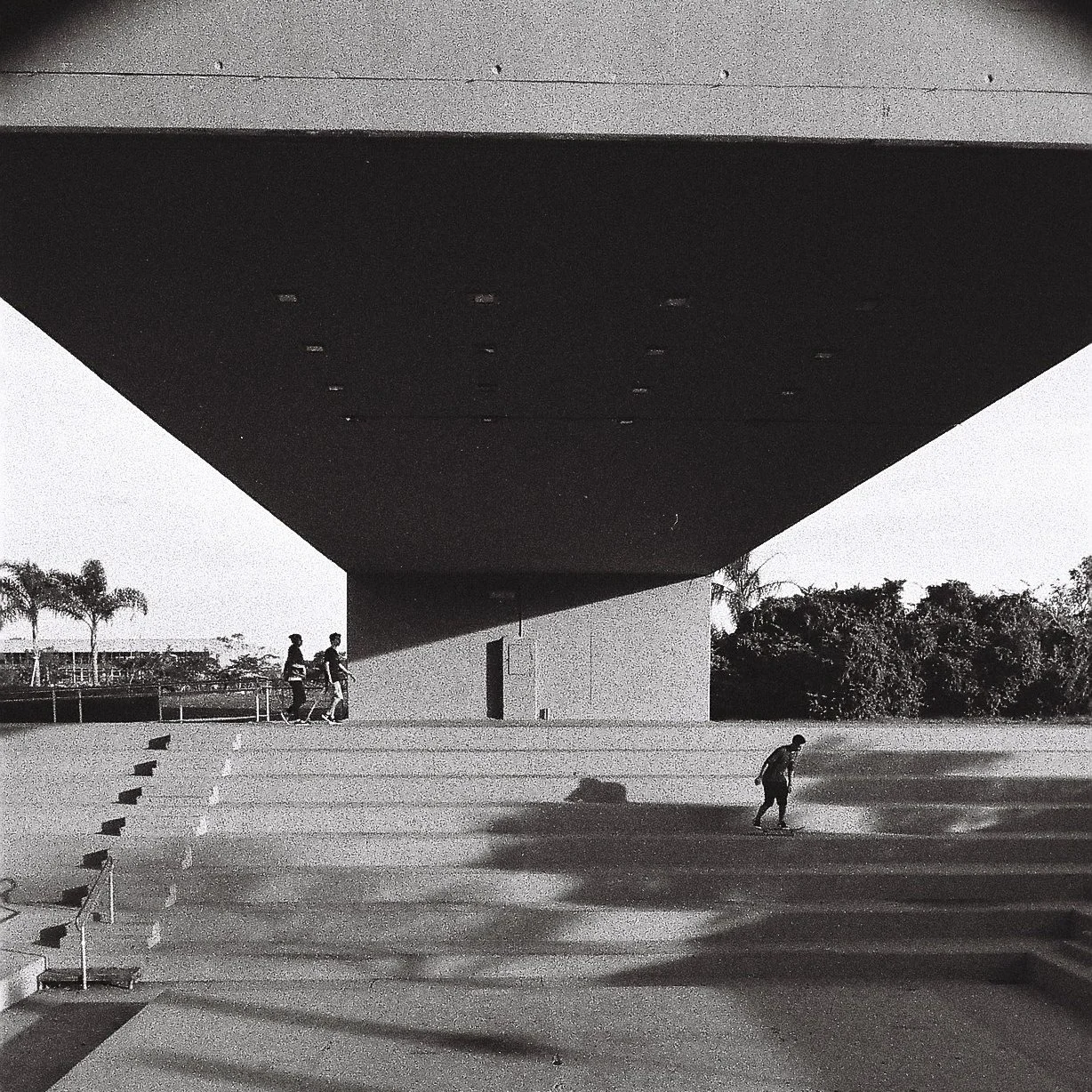 R1-01949-0006.jpg