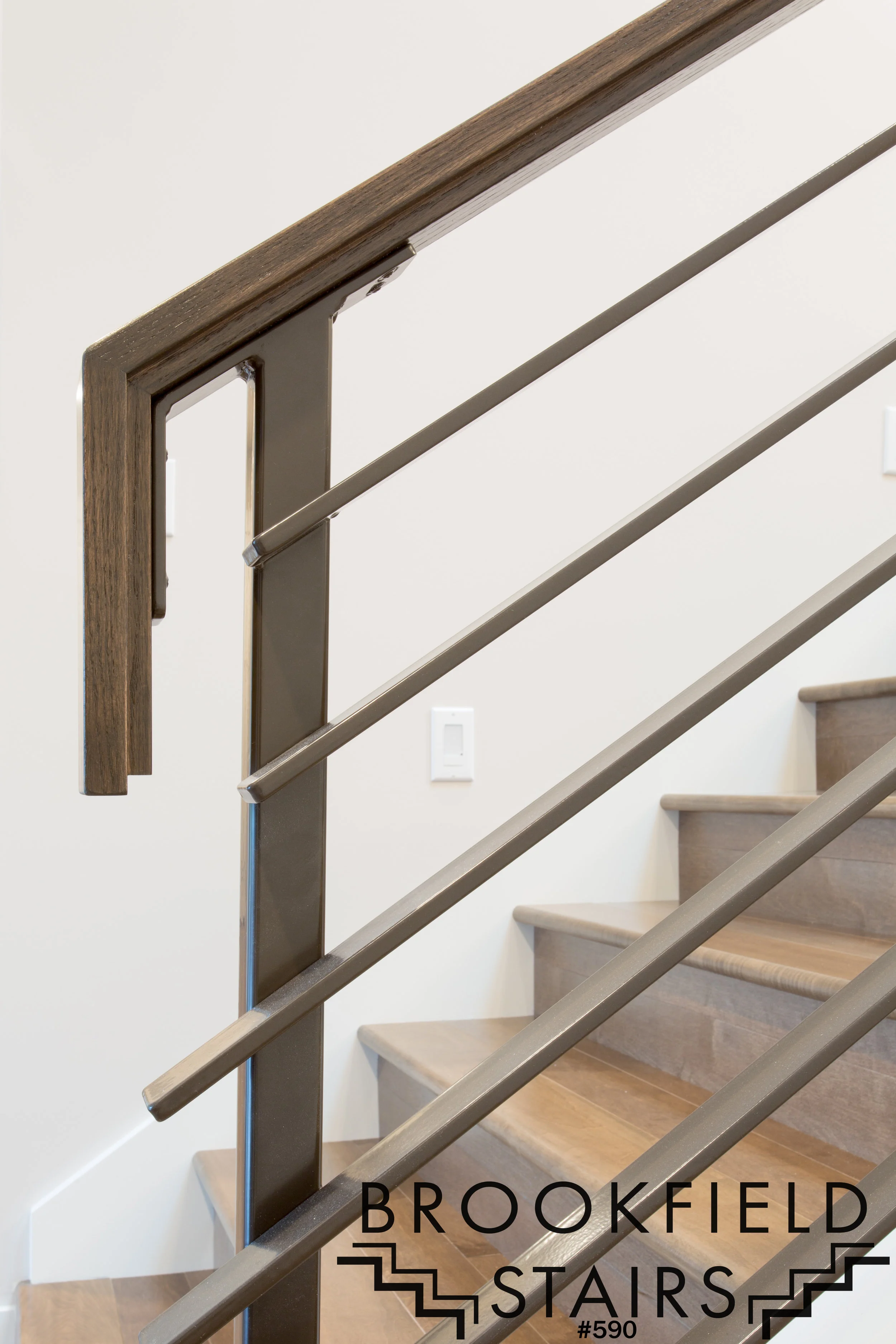 #590 Modern Flat Bar with Hardwood Top Rail