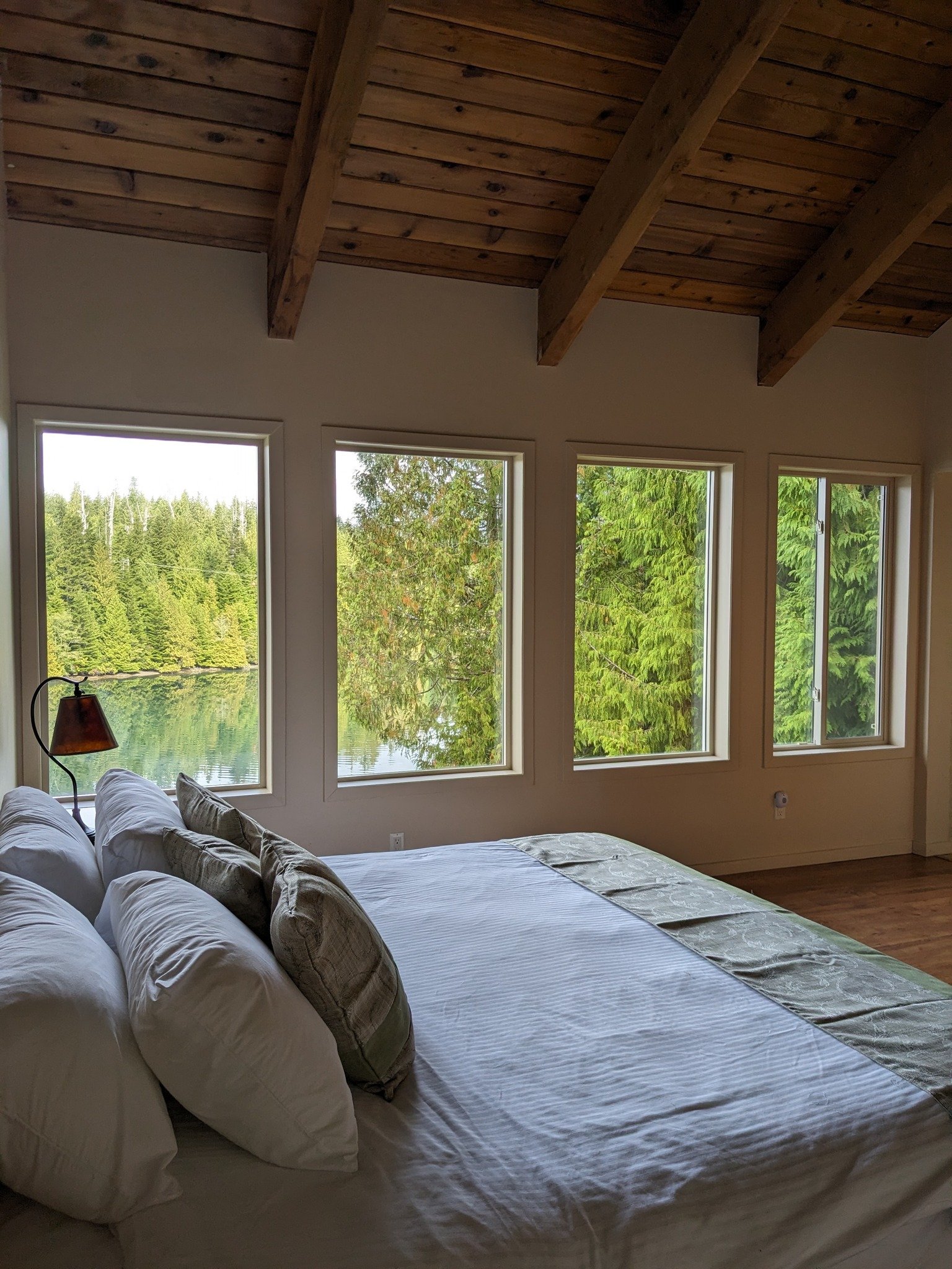 bedroom upper floor.jpg