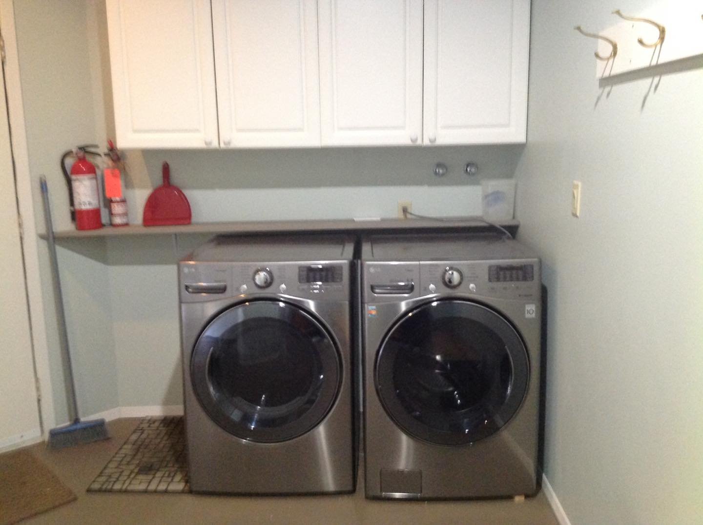 laundry midfloor.jpg