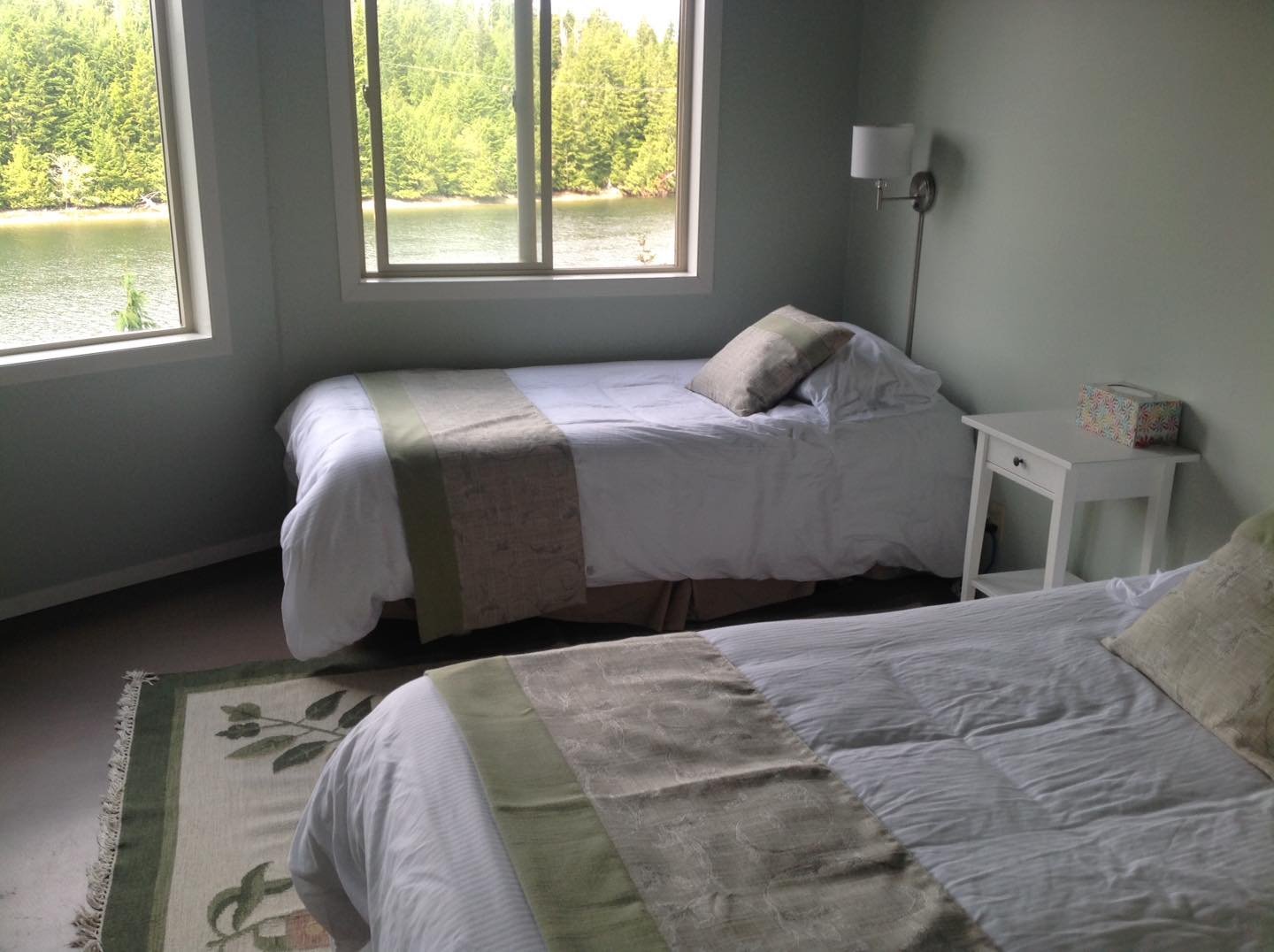 bedroom midfloor.jpg