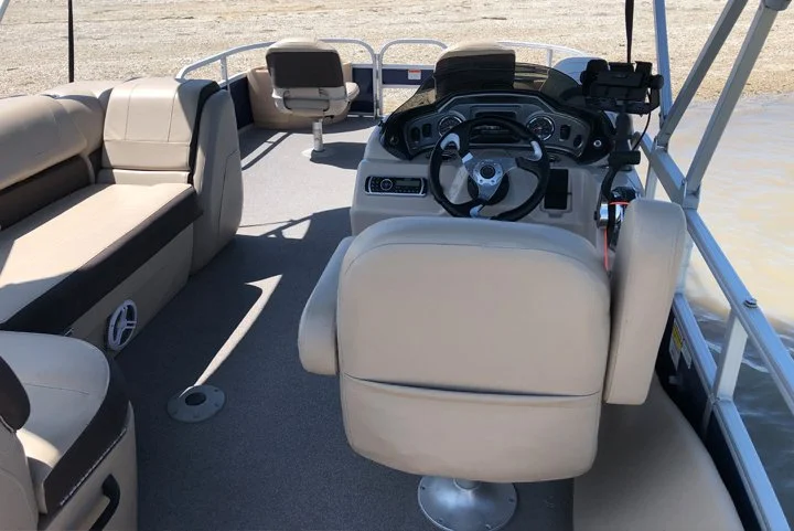 Aquaholic Interior 5.jpg
