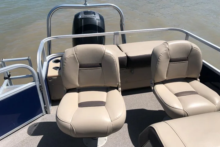 Aquaholic Interior 3.jpg