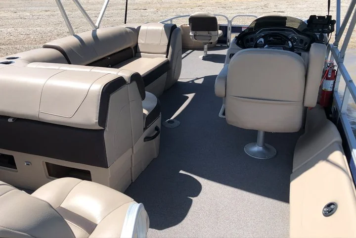 Aquaholic Interior 4.jpg