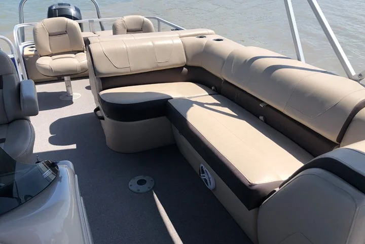 Aquaholic Interior 2.jpg