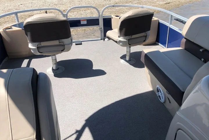 Aquaholic Interior 6.jpg