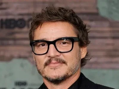 Square Example - Pedro Pascal