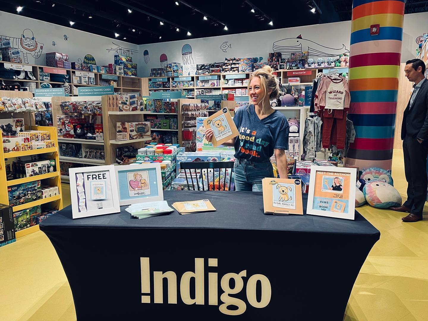It&rsquo;s a good day to read a book 😉
Here until 4pm 📖✍️
Indigo - Innes 📍
Thanks everyone who stopped by so far to say hi and support 🤩 So nice seeing your faces ❤️