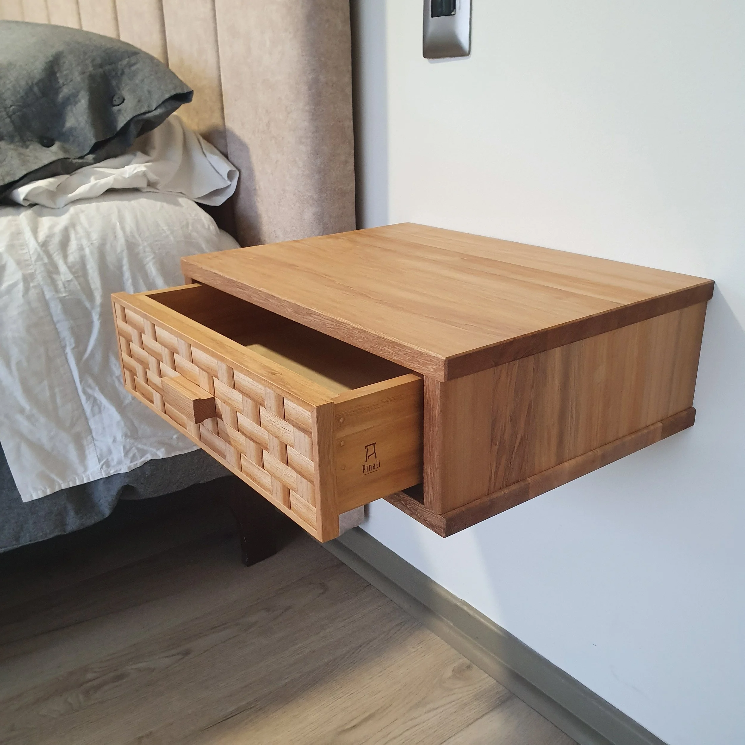 Veladores flotntes hechos a mano en madera sólida de Mañio y chapa de aromo