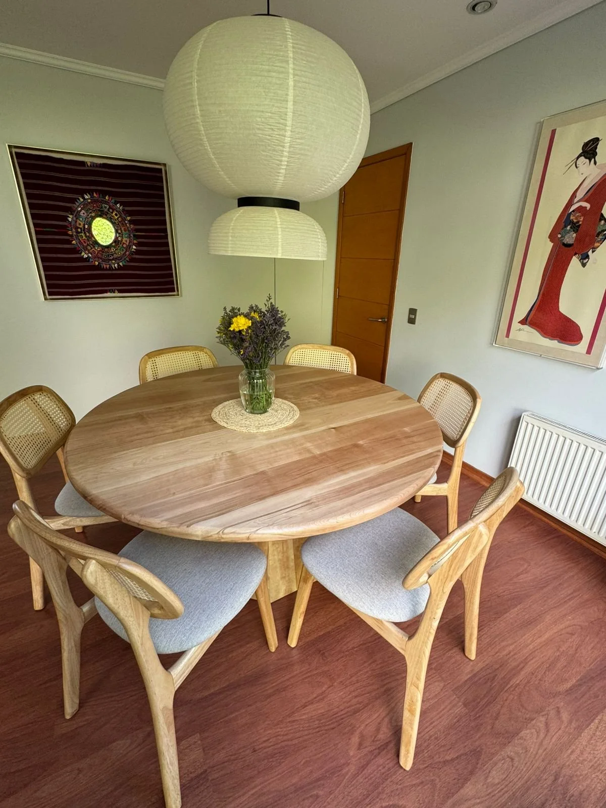 Mesa de comedor ( Dining table) hecha a mano en madera sólida de Lenga