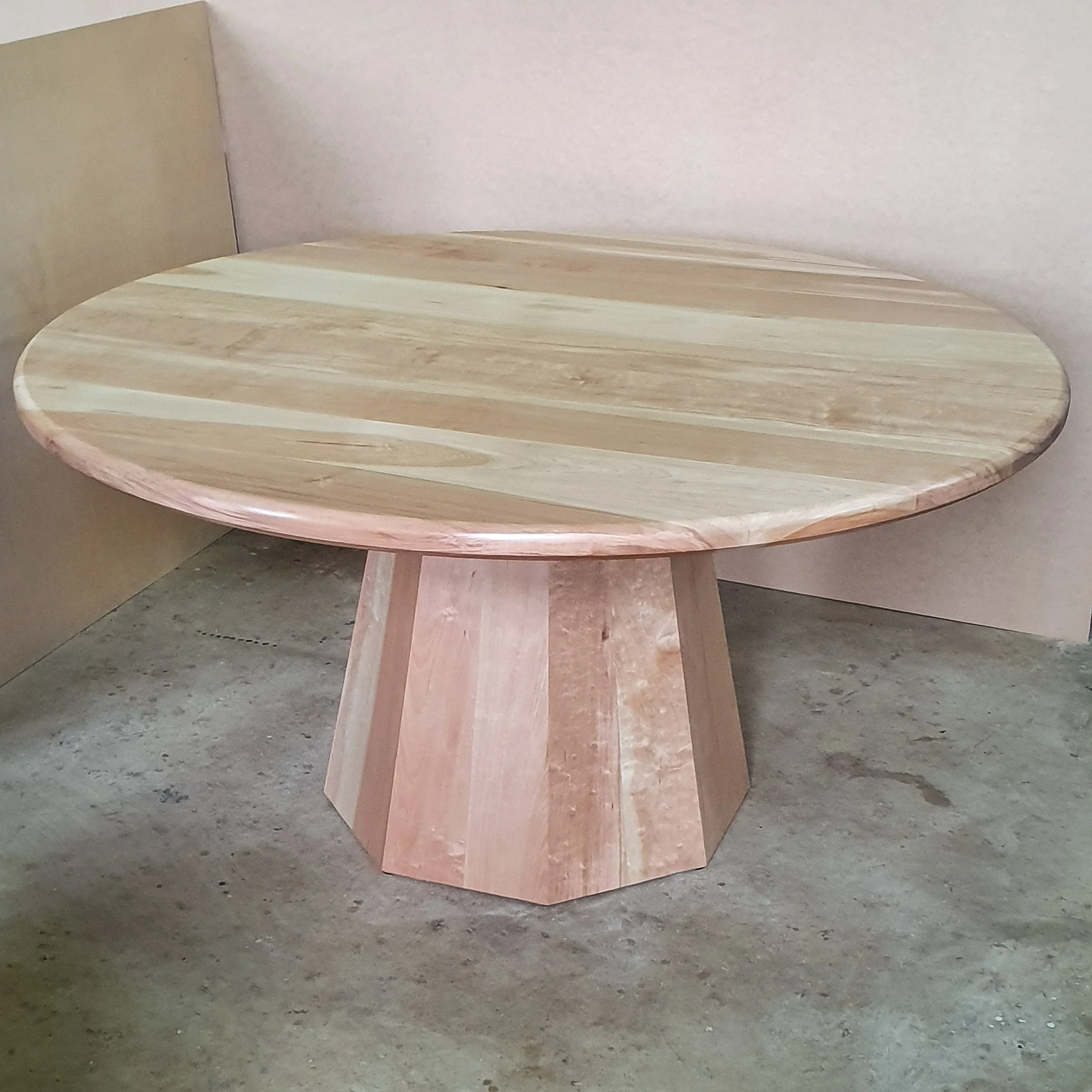 Mesa de comedor ( Dining table) hecha a mano en madera sólida de Lenga