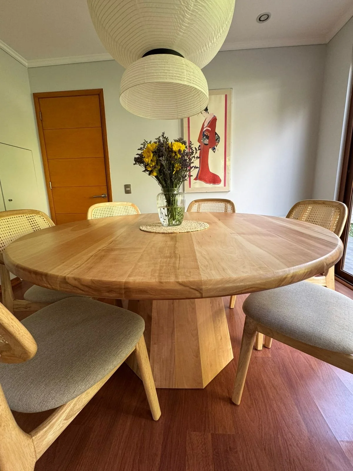 Mesa de comedor ( Dining table) hecha a mano en madera sólida de Lenga