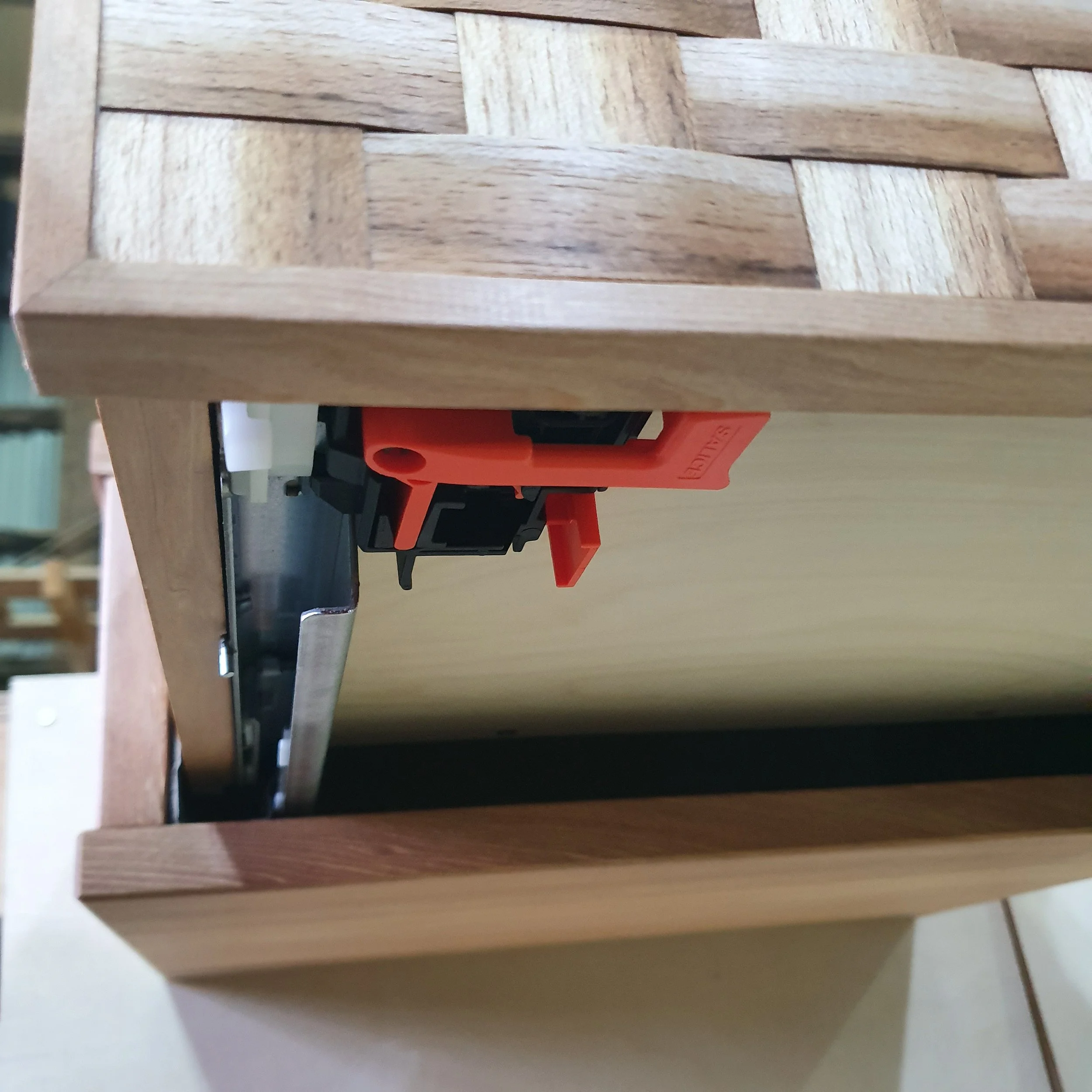 Veladores flotntes hechos a mano en madera sólida de Mañio y chapa de aromo