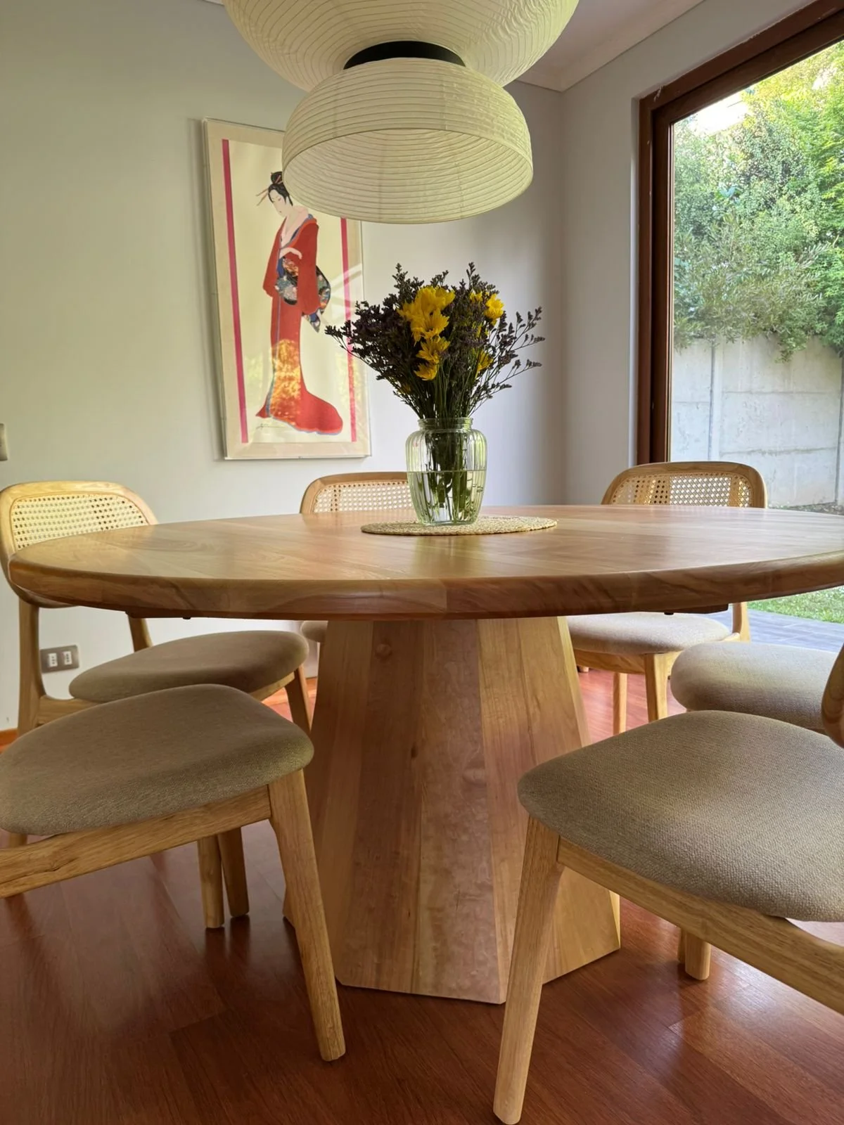 Mesa de comedor ( Dining table) hecha a mano en madera sólida de Lenga