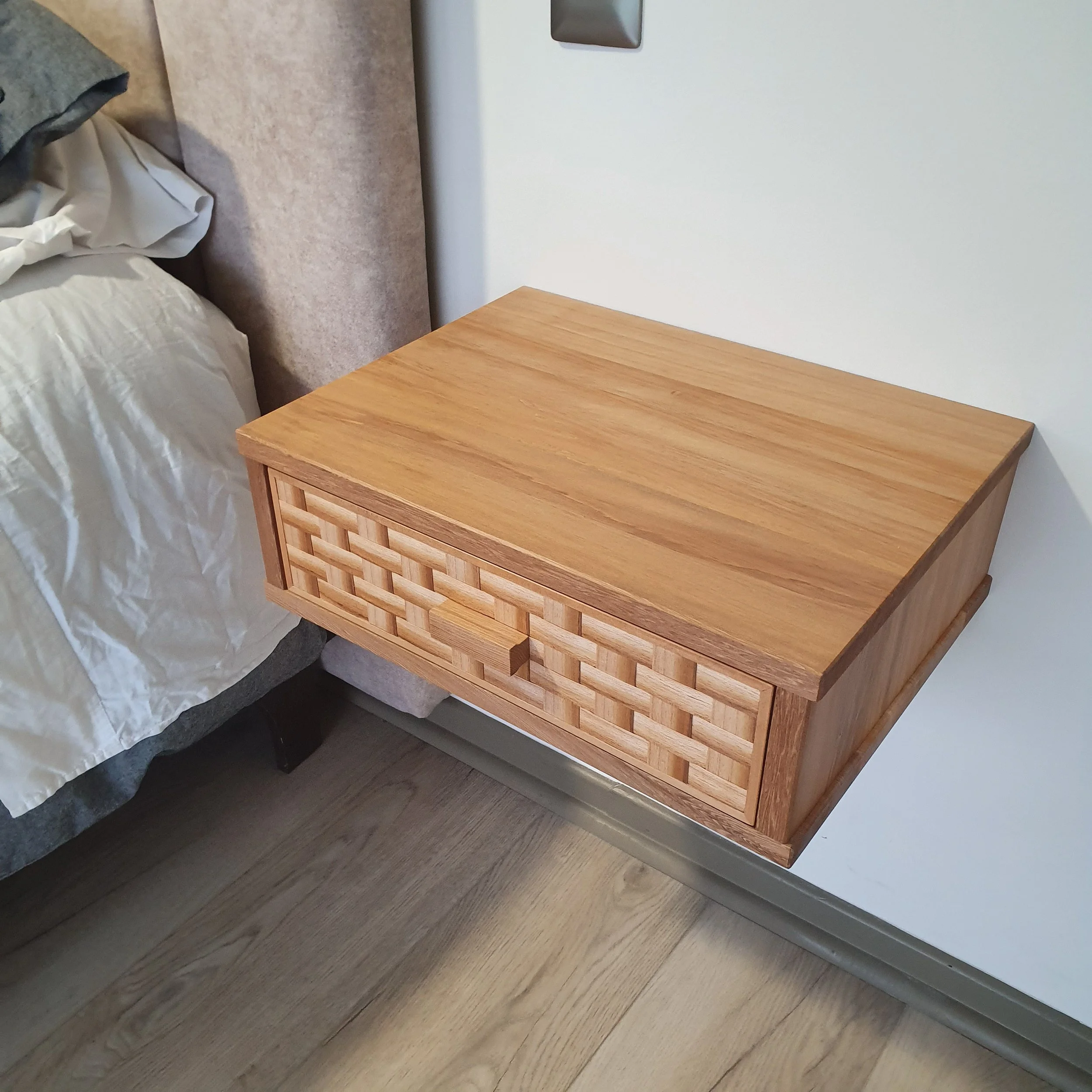 Veladores flotntes hechos a mano en madera sólida de Mañio y chapa de aromo