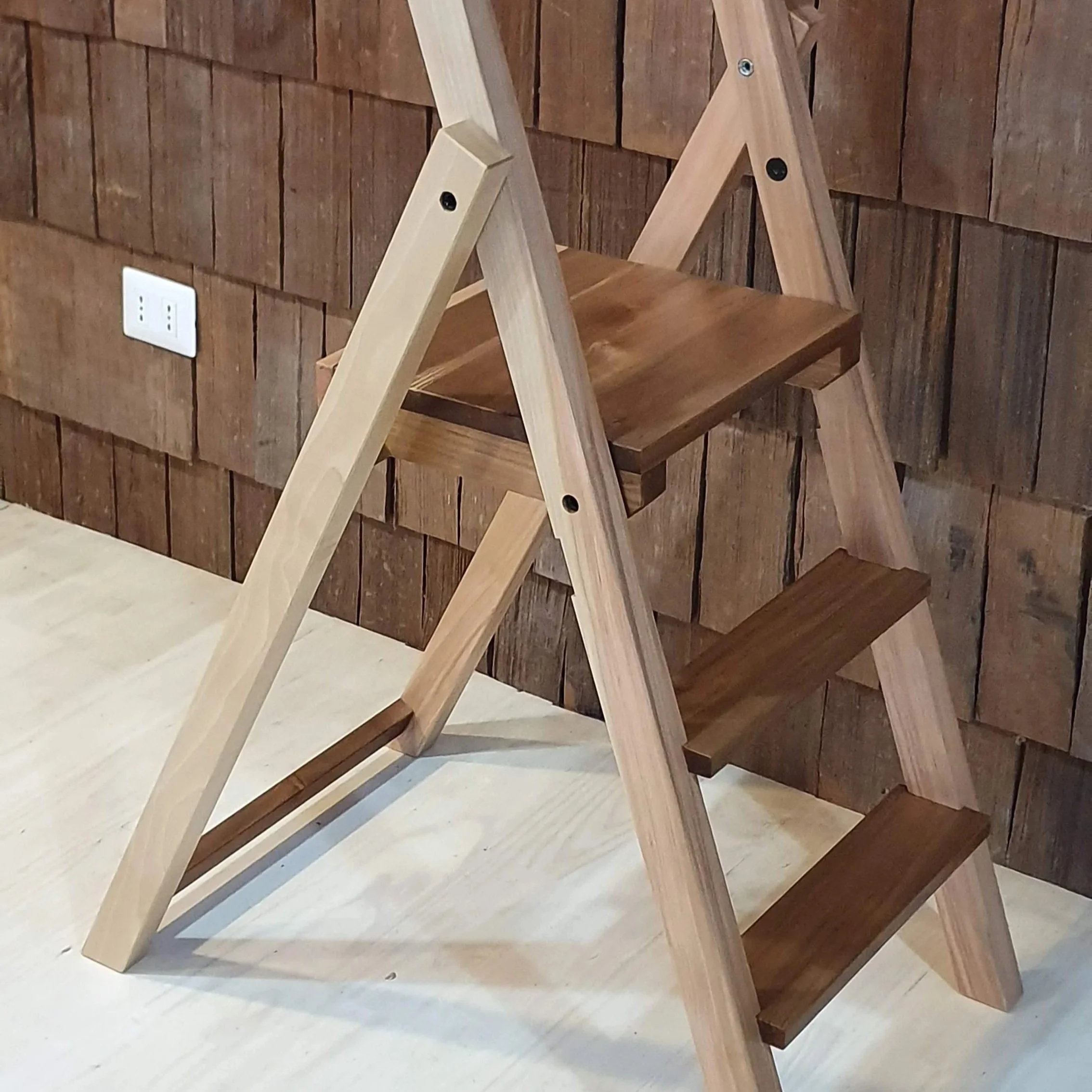 Escalera plegable Ulmo y Lenga