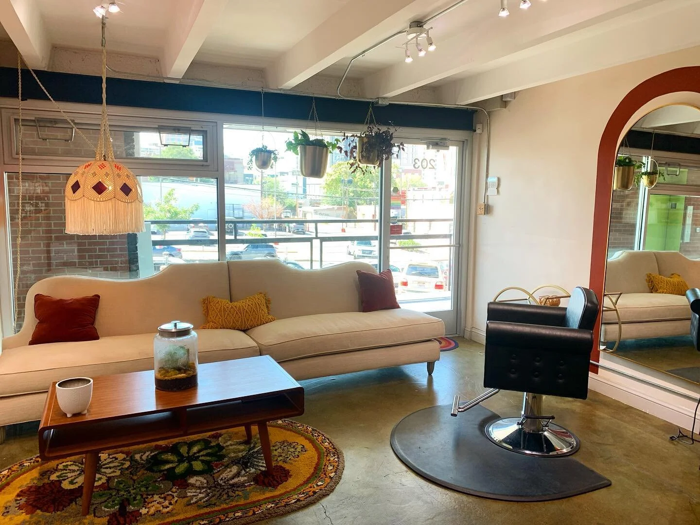It&rsquo;s a beautiful Saturday at Strand of Sunshine! ☀️☀️☀️
&bull;
&bull;
&bull;
&bull;
&bull;
&bull;
&bull;
&bull;
&bull;
&bull;
&bull;
&bull;
&bull;
#denver #denverhair #denverhairstylist #denverhairstyle #denverhairsalon #denverhairsalons #denve