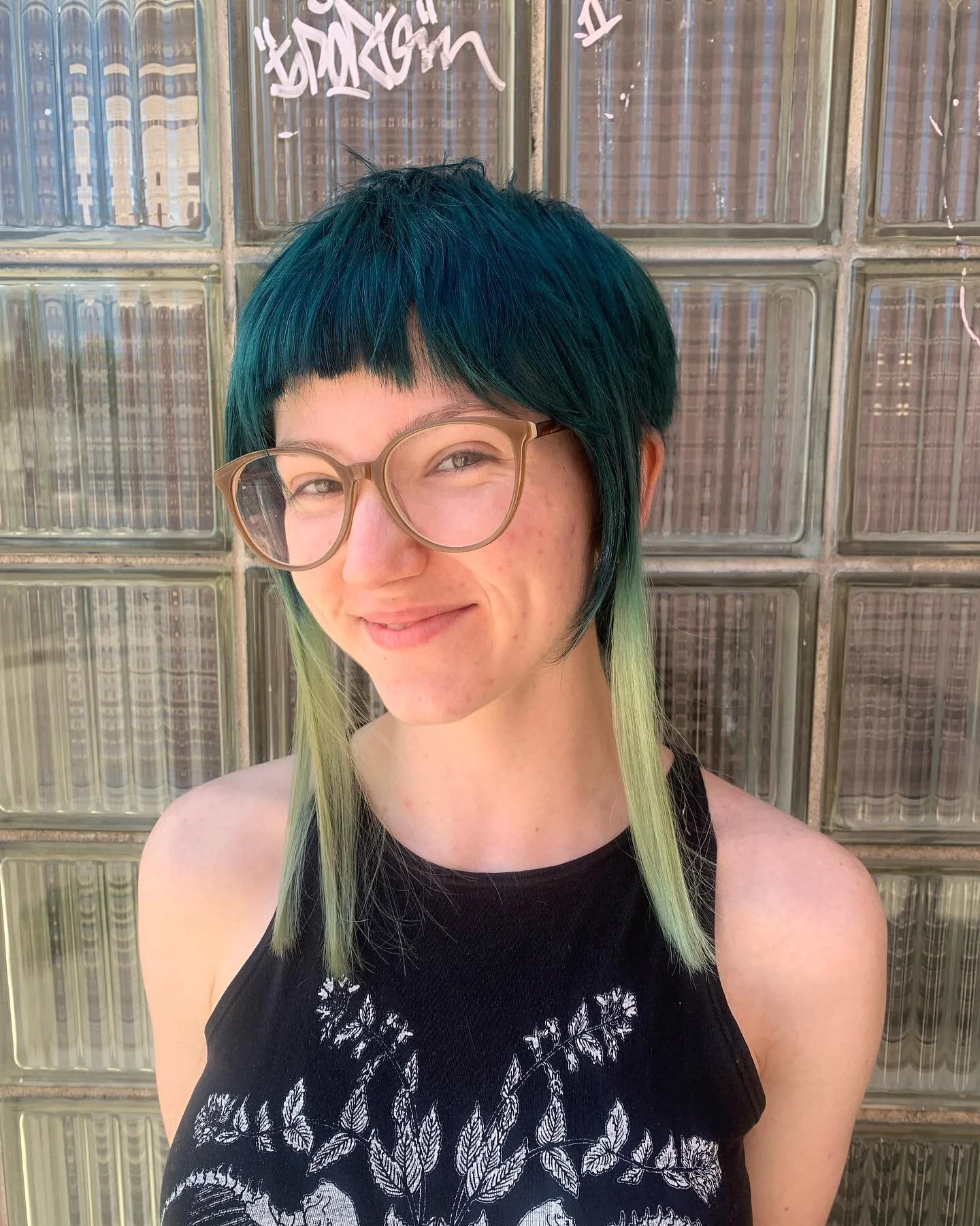 Say cheese! 🧀😁 I had so much fun designing this custom cut and color for the fabulous Kylie @thelovingbee 💚💚💚 swipe for the most adorable smile in the universe!!! 
&bull;
&bull;
&bull;
&bull;
&bull;
&bull;
&bull;
&bull;
&bull;
&bull;
&bull;
&bul