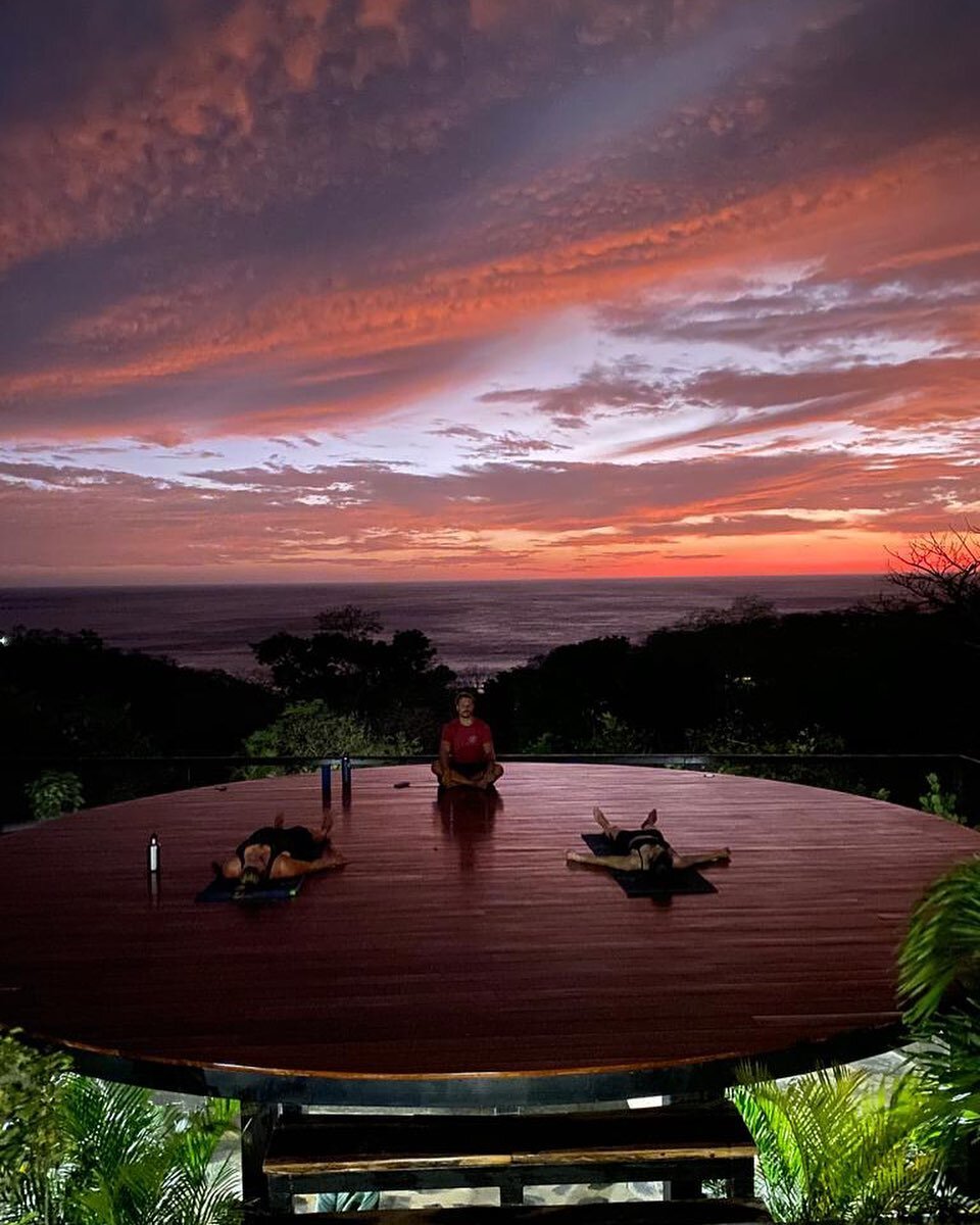Don&rsquo;t miss our Sunset Yin Yoga session @todobiennicaragua with our star instructor @lyanseyes .. 🧘&zwj;♀️ 🧘&zwj;♂️ 
..
.
.
#yogasession #yogadeck #yoguis #instayoguis #yogatravel #yogatravels #instagood #instayoga #yogatime #sunsetyoga #trave