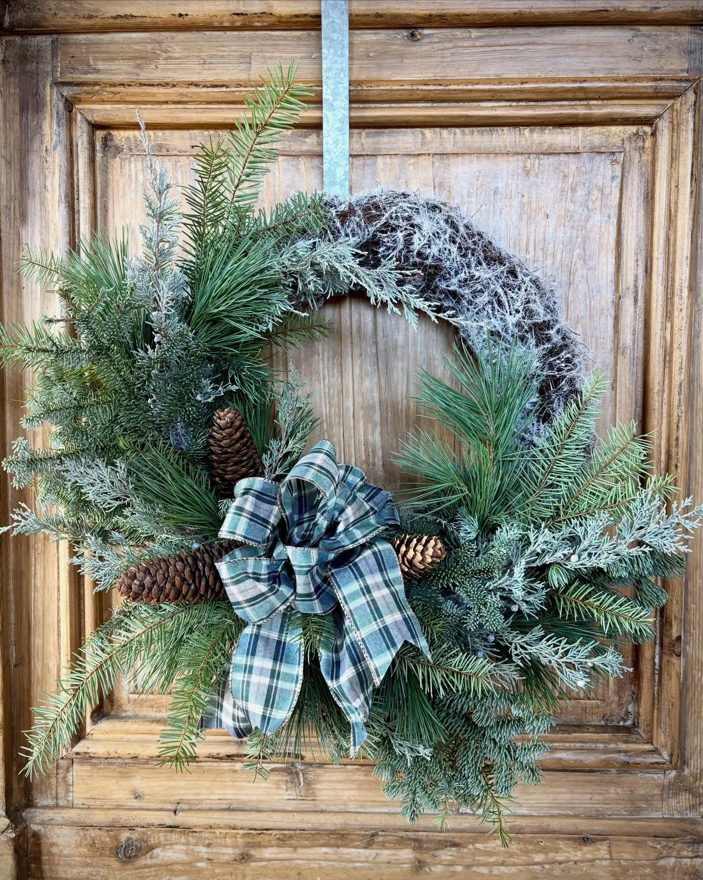 Our wreath making class and is tomorrow, Sunday December 7th. Reminder for those that have signed up! I will see you tomorrow at 1pm @mt.lassenclub

This is a new wreath design we will be featuring with the icy wreath form. If you missed the class an