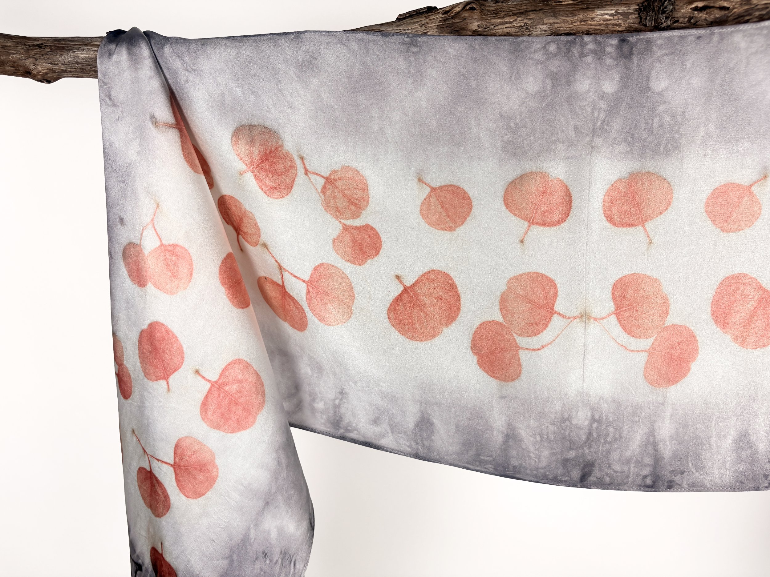 675 red euc dk edge draped rdetail ectangle.jpg