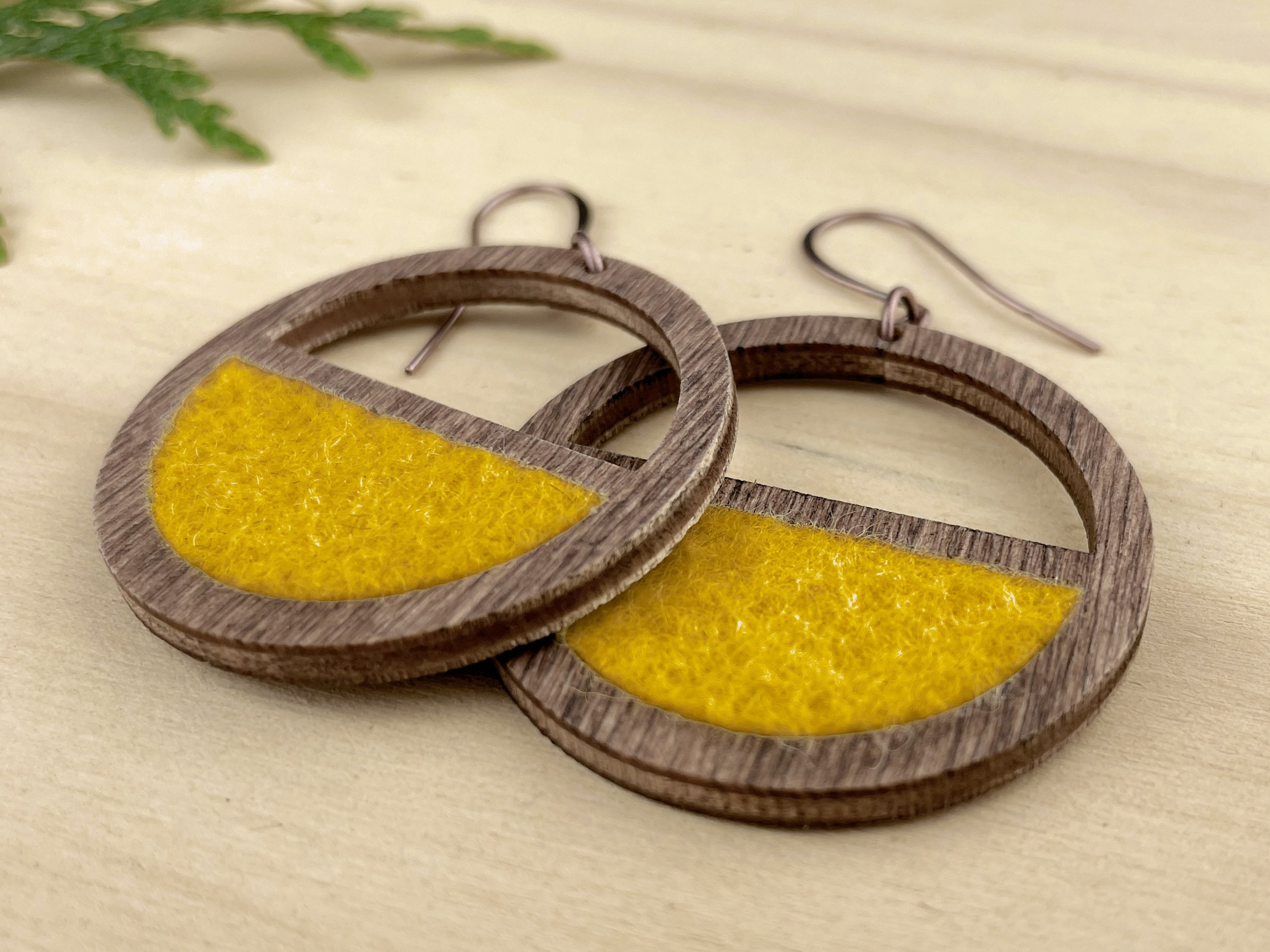 gold circles overlapping.jpg