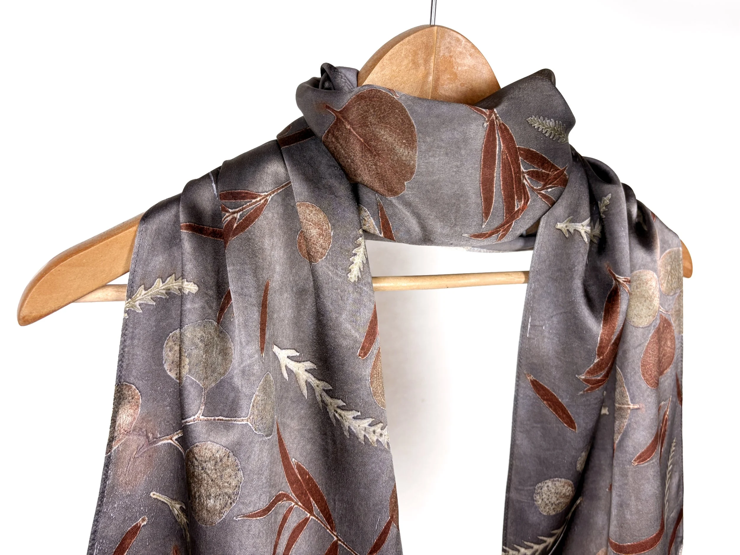 698 tannin euc neck detail rectangle.jpg