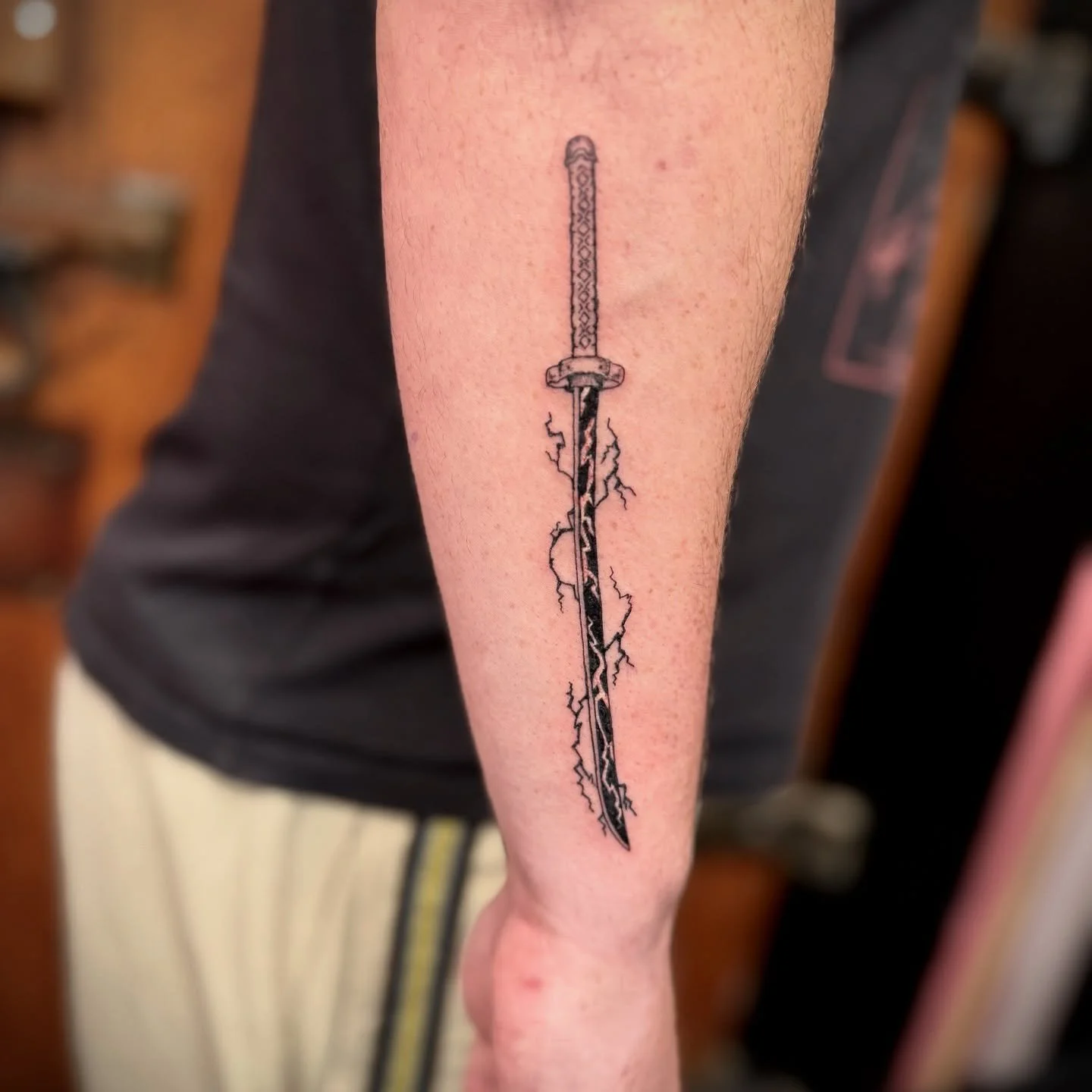Fineline katana
*
*
*
#katana #finelinetattoo #manchester #manchestertattoo #uktattoo #femaletattooartist #manctattooartist
