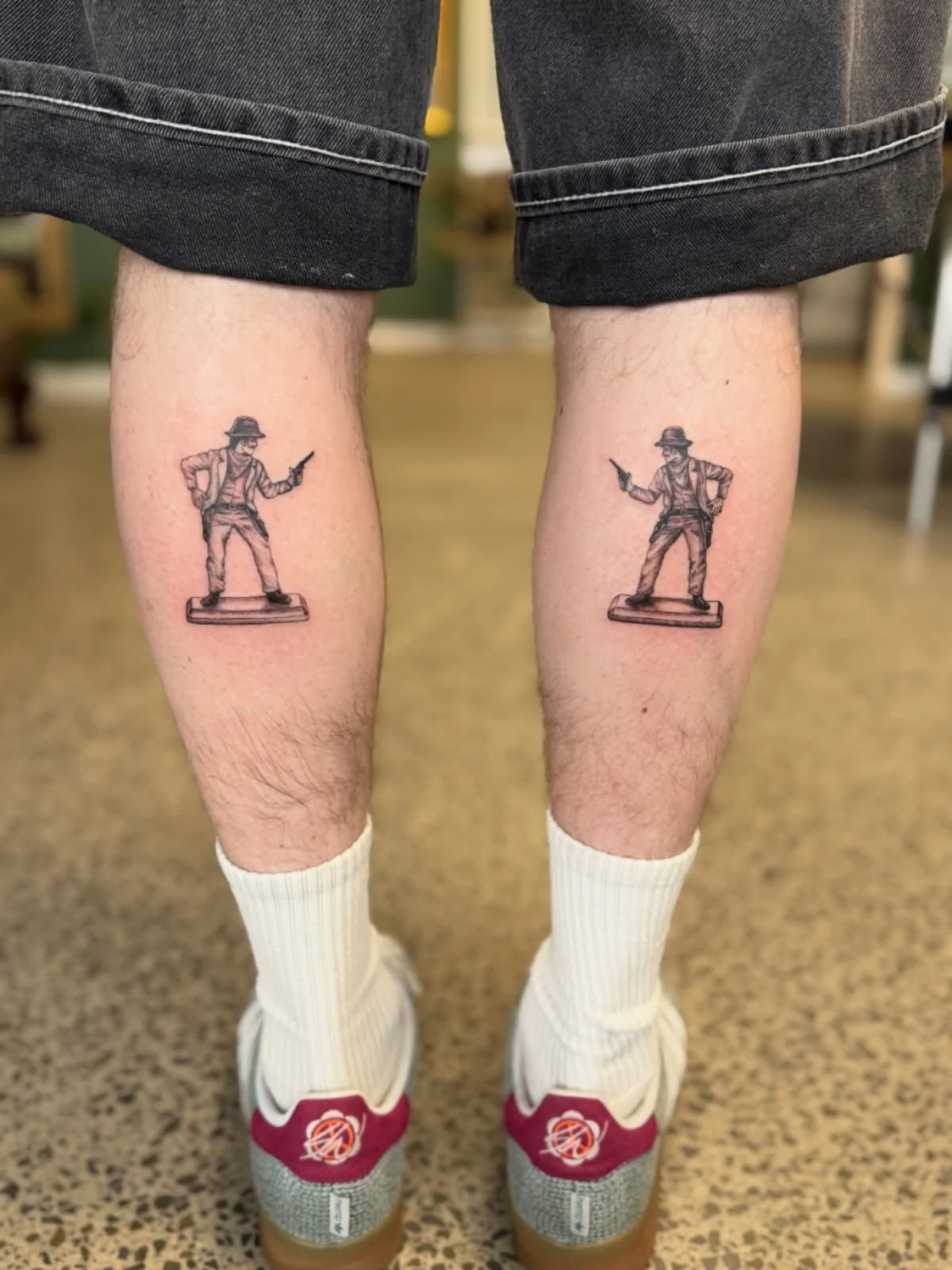 Tattooed some old die cast cowboy toys. 

#tattoo #blackandgrey #stippleshade #uk #manchester #manchestertattooartist #femaletattooartist #cowboy #diecasttoy