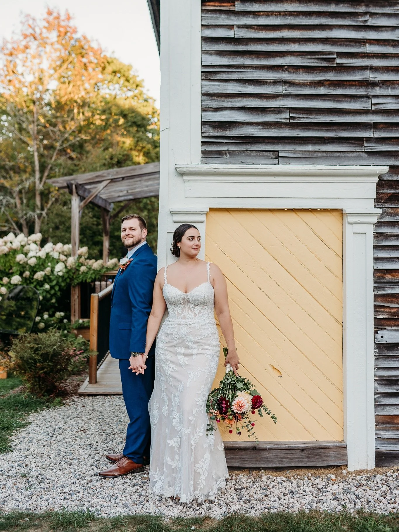 And just like that&hellip; 

🍁 fall 🍁

Also- a venue that grows blooms for your wedding?! I can&rsquo;t adequately describe how gorgeous @gardengatemaine is- but hopefully these photos do it some justice &hearts;️

Dream Team: 
Photography: @alittl