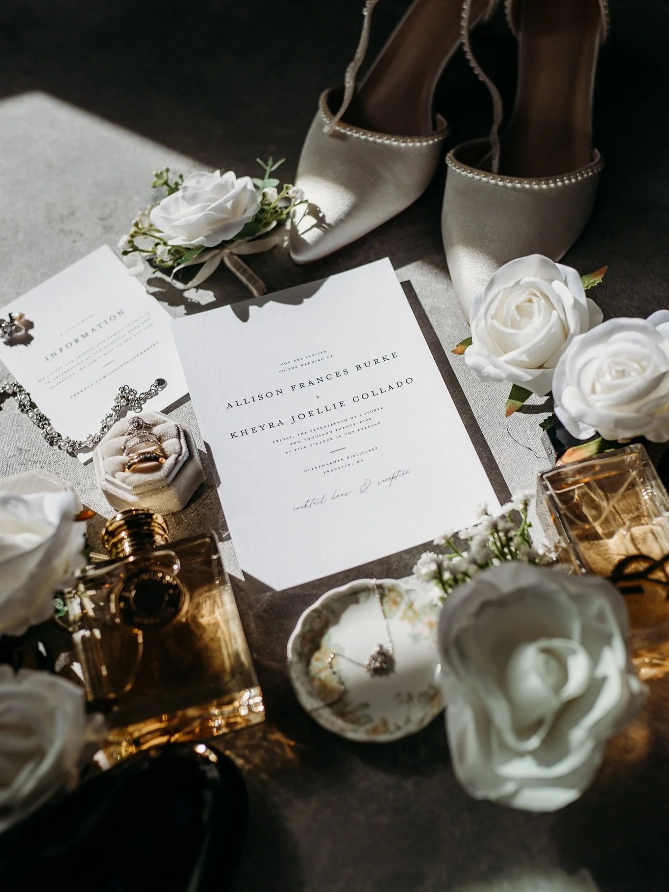 Never met a shadow I didn&rsquo;t like. 

A&amp;K&rsquo;s details felt ✨elite 

Also day ➡️ night room transition 🙌🏽 

Dream Team: 
Photography: @alittleheartphoto 
Venue: @glenpharmer 
HMUA: @bostonbeautynetwork @samiebeautyboston 
Details/ Statio