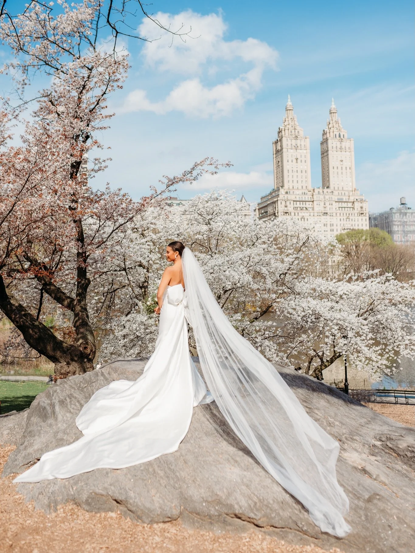A quick little set of cherry blossom inspo to get us New Englanders through the next few weeks of blah outside our windows &hearts;️

Workshop Host | AMV Retreats | @amv_retreats
Planning, Styling &amp; Design | AMV Weddings | @amv_weddings
Florals |