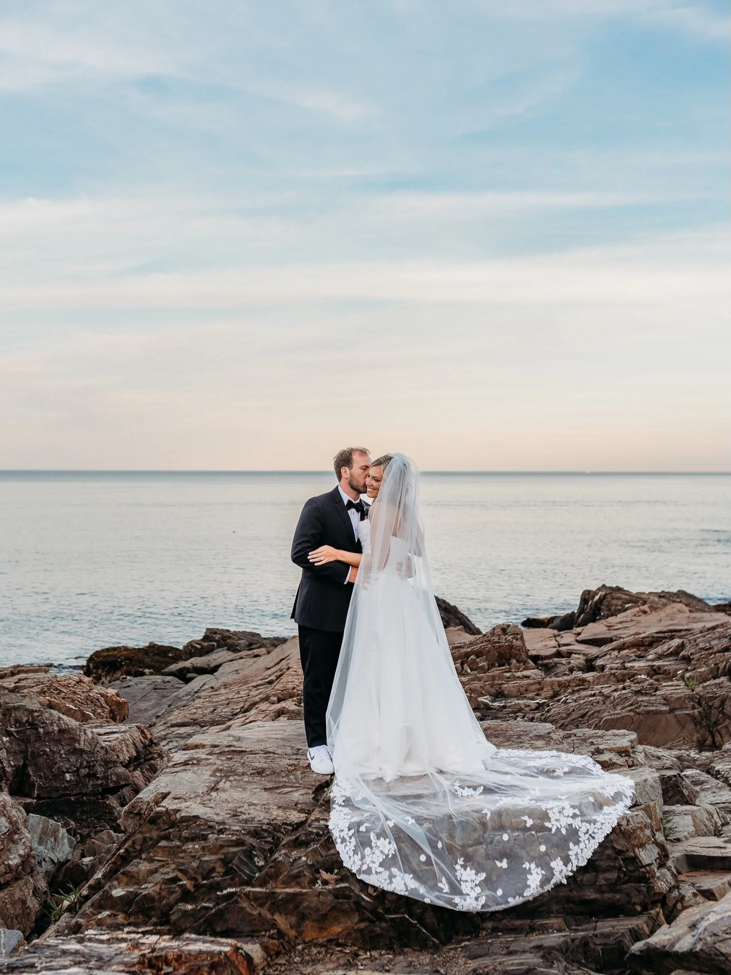 The most gorgeous Maine wedding day full of fluffy clouds, blue skies, gorgeous pops of pink, a haircut, mom daughter veil moment, maybe the most gorgeous wedding cake of all time, and a crowd of big college football fans 🦞🏈&hearts;️

The best day,