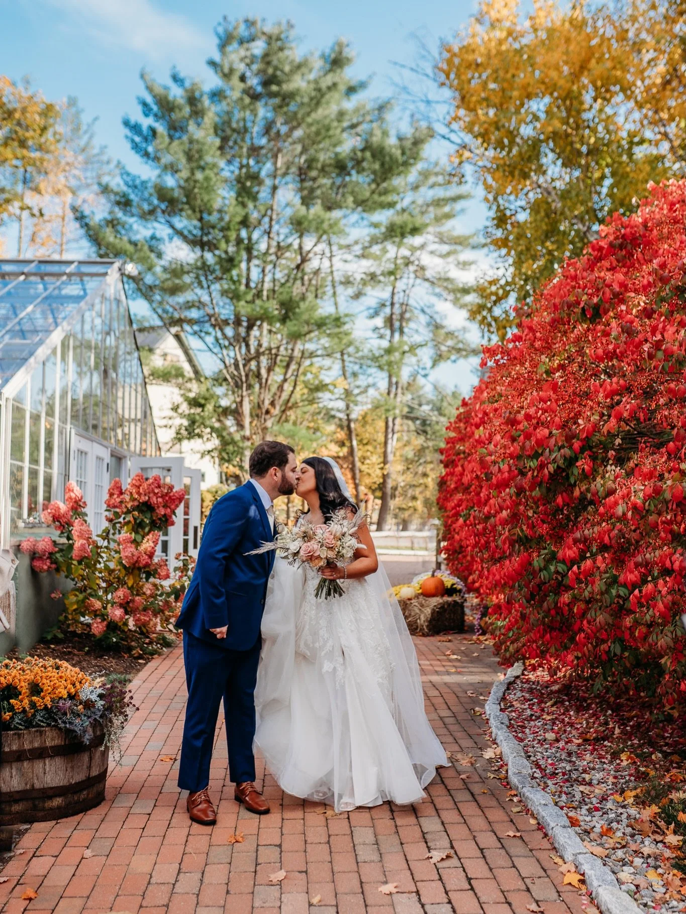 Well we all knew that @keepingupwith_tucker was going to steal the show ever so slightly and oh did the goodest boy deliver. Hello fall, you gave us a banger of a day in NH. 

Congratulations Mr. &amp; Mrs. Mahoney! We all freaking love you!

Dream T