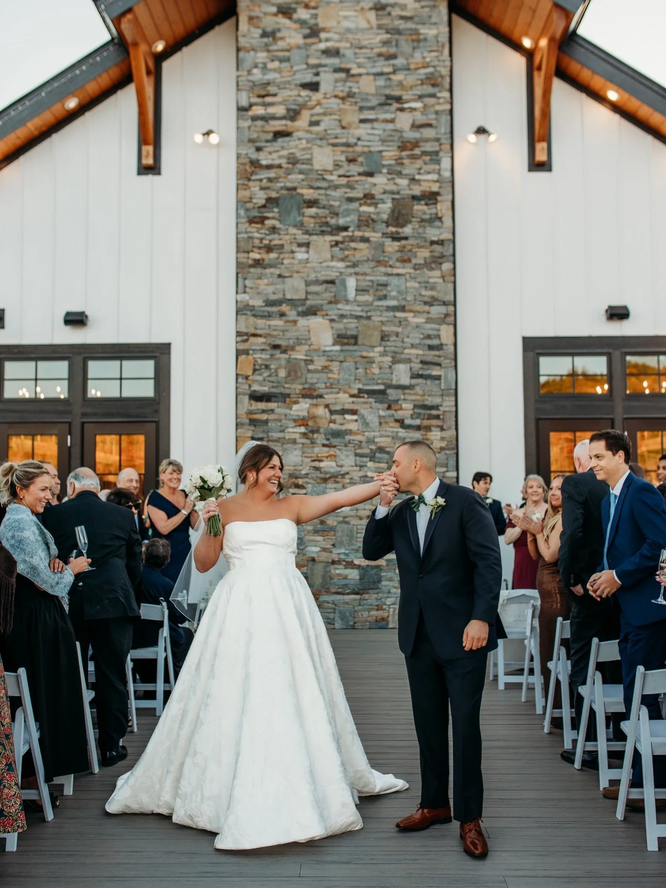 A gorgeous fall day, an almost full moon, and details so good I took them out to make them a stand alone post.  Because helloooo fall. Ohh this was the best way to end my season &hearts;️ 

Congrats Mr. and Mrs. Smith🥂You threw one heck of a party. 