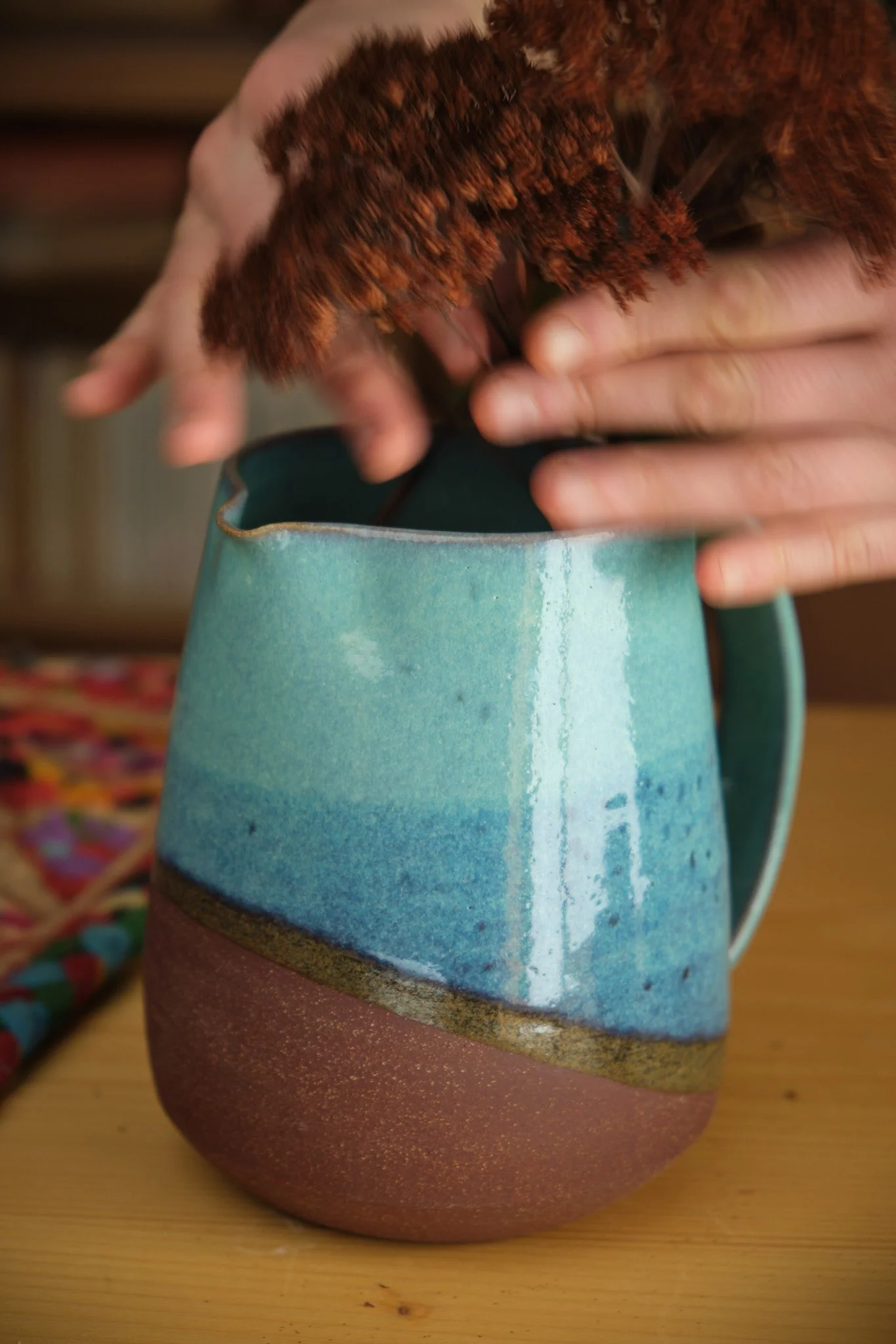 Carafe en grès poterie artisanale la paume céramique tere sable émail turquoise.jpg