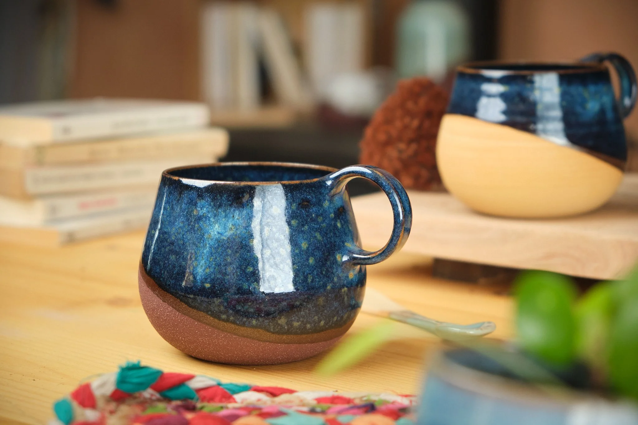 Mug de potier céramique en grès La paume artisan périgourdin rouge nuit .jpg