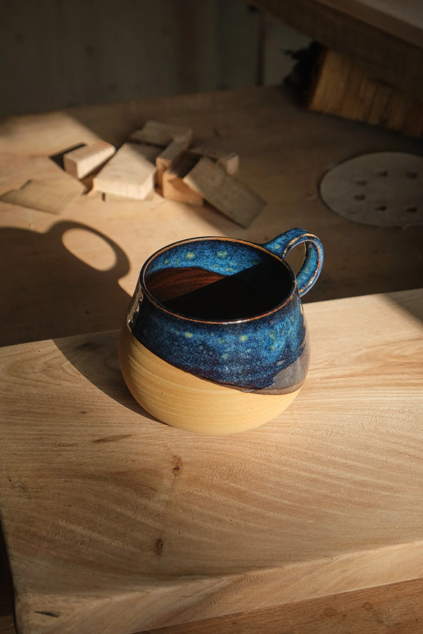 Mug ceramique Sable nuit La Paume Poterie artisanale.jpg